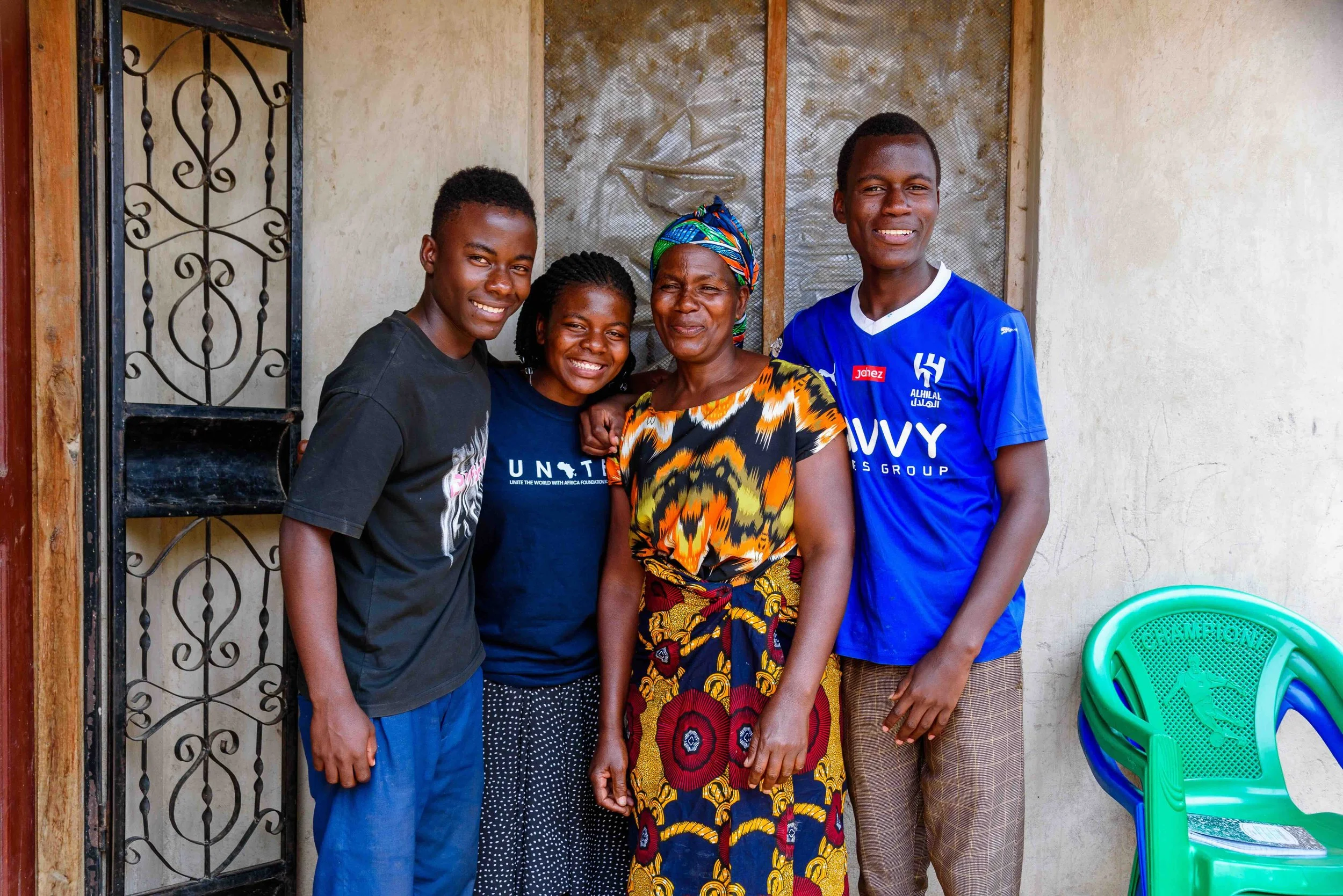 2026.02.24_Unite scholar Lilian with her family.jpeg