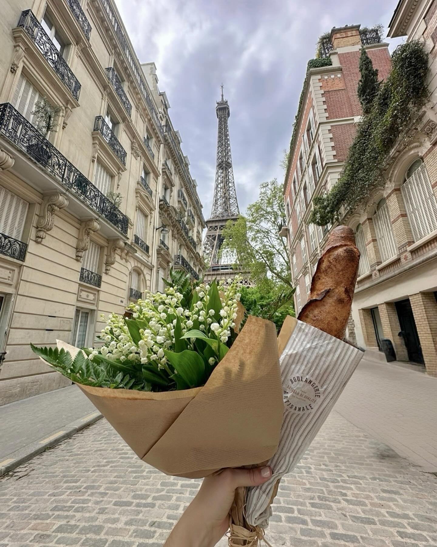 Happy May 1st! 🌱 In France, there&rsquo;s a charming tradition of giving loved ones a bouquet of lily of the valley on May Day, a custom that dates back to the 1500s. These flowers symbolize good luck. Today, I was in awe by the sight of hundreds of