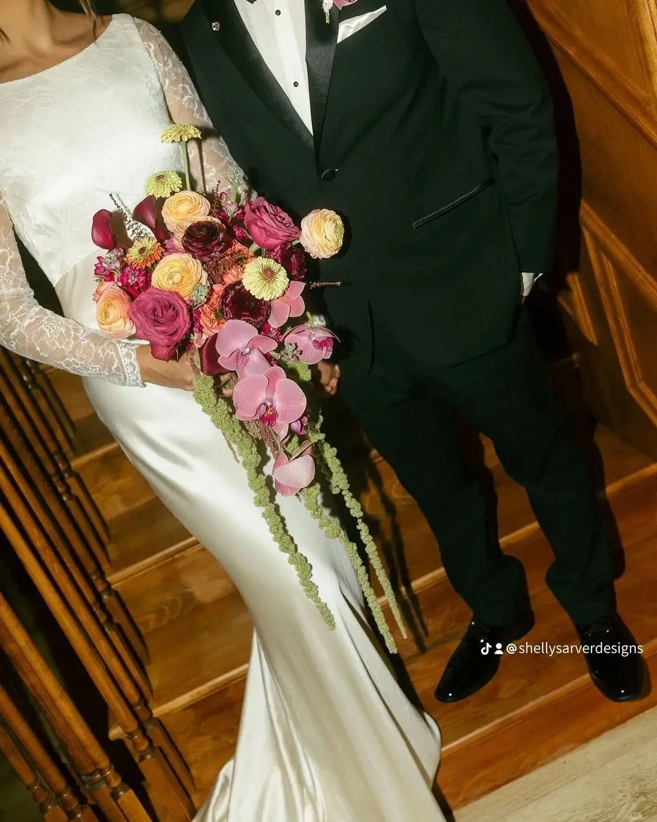 A perfect rainy day at The Conrad Mansio  with the most perfect blooms to fit our brides artistic, eclectic vibe. 
.
.
.
Photographer | @kyndalelisephotography 
Venue | @the.conradmansion 

.
.
.
Amaranthus bridal bouquet calla lillies eclectic flora
