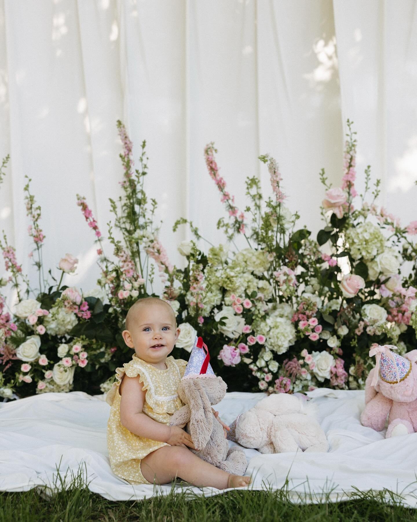 Precious Posie Jane celebrated her first birthday today!!! We love you baby girl! 
.
.
.
Photographer | @sydneybliss_photo 

#happybirthday #birthdaygirl #firstbirthday #granddaughter #family #pinkflowers #girlsandflowers #smelltheflowers #flowercrow