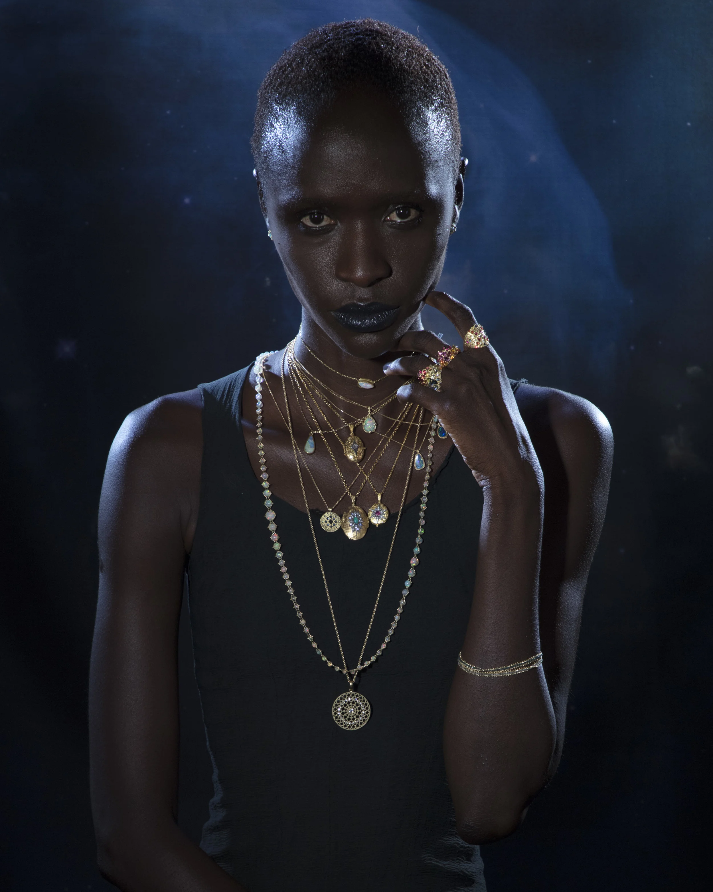 2017_HGG_Dark_Jewelry_043_Master_b.jpg