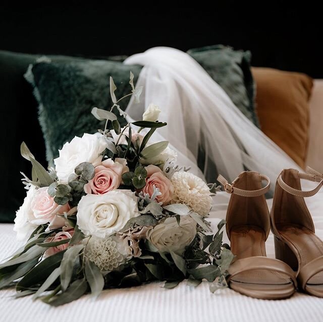 Gorgeous details from Te Rau &amp; Laura&rsquo;s special day 🤗