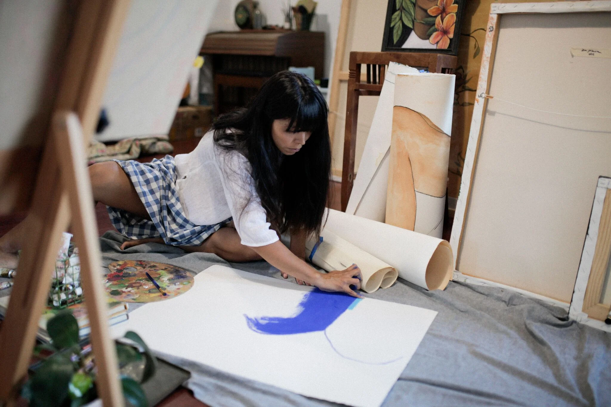 Nikita wears our Javi Top in white linen gauze and Jayde Skirt in blue and white gingham.