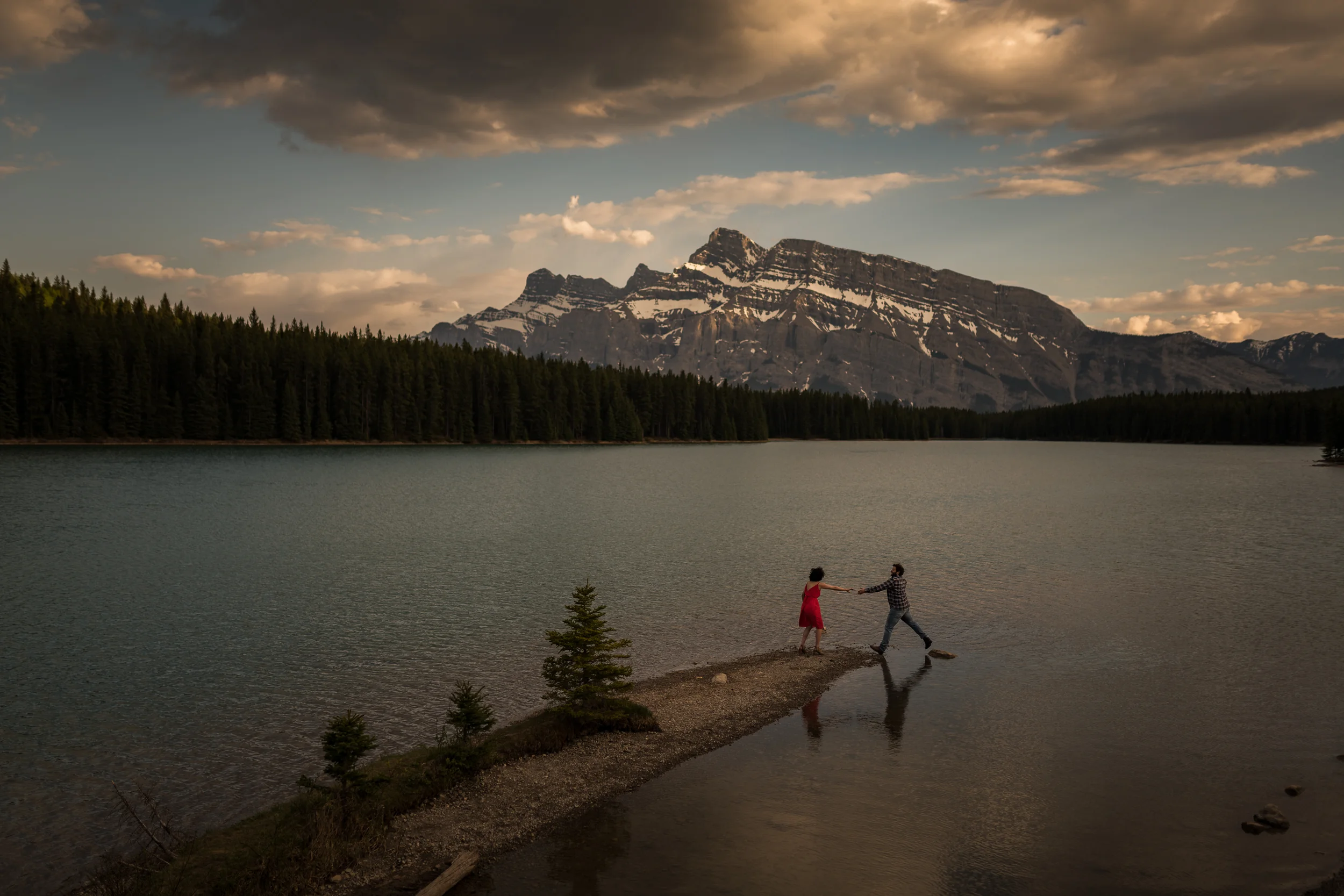 Two Jack Lake Banff engagement calgary banff wedding photographer