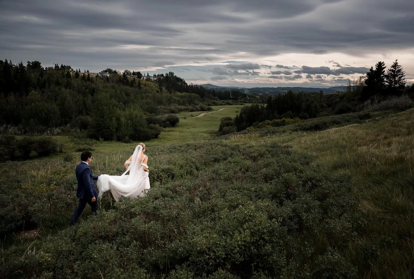 Summer weddings
.
.
.
.
.
.
.
.
.
.
.
.
#cochraneranchehouse #loveandwildhearts #banffelopement
#banffweddingphotographer #destinationweddingphotographer #lookslikefilm #photobugcommunity #chasinglight #mountainelopement #calgaryweddings #travelalber