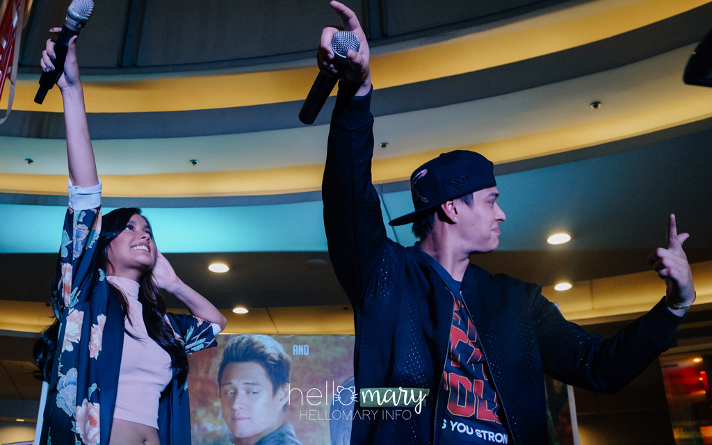 Put yo hands up!