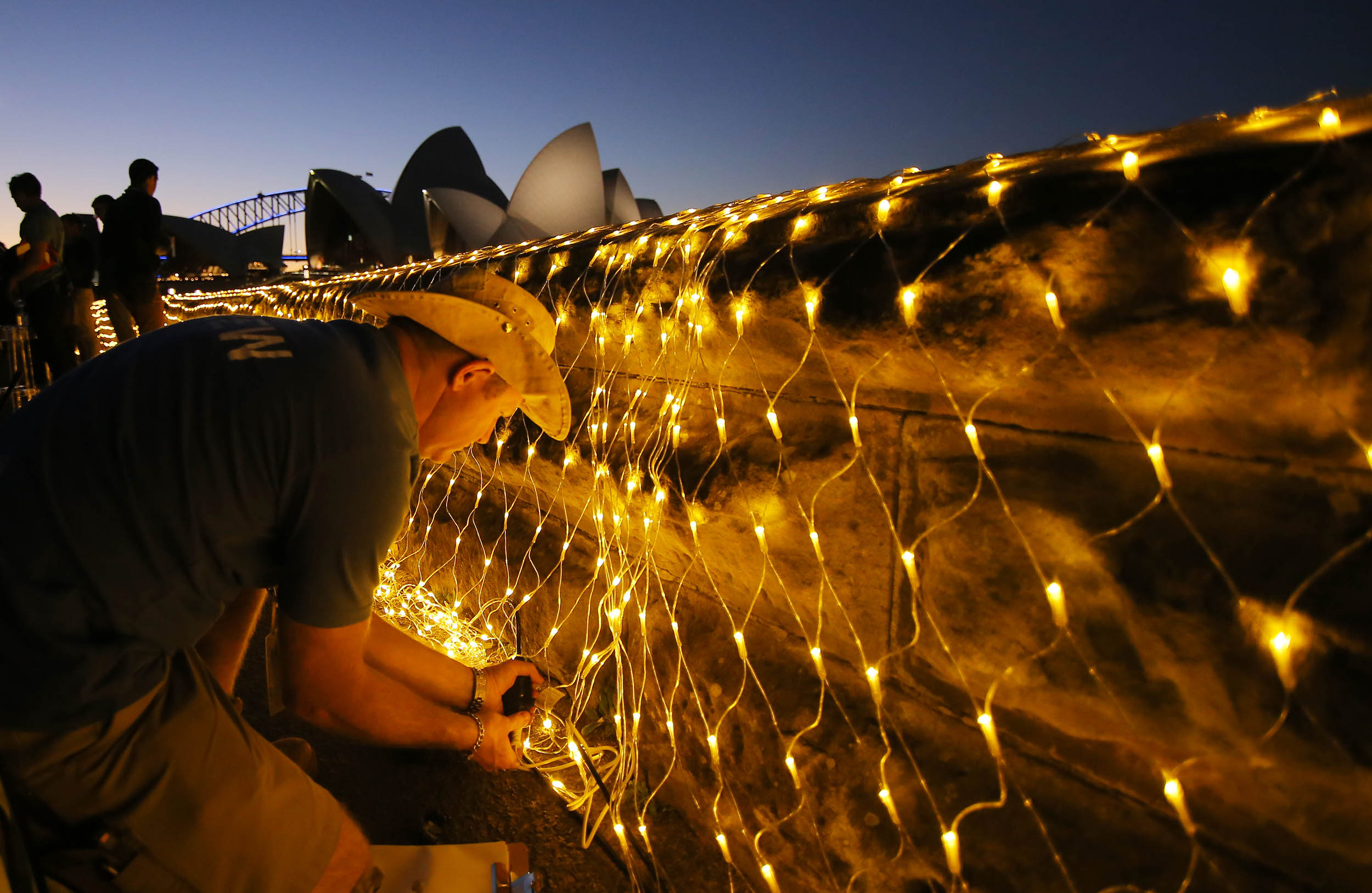  Last minute repairs are made to lights before a preview of Vivid Sydney festival of light and sound at The Royal Botanic Gardens in Sydney, Australia May 24, 2017. REUTERS/Steven Saphore 