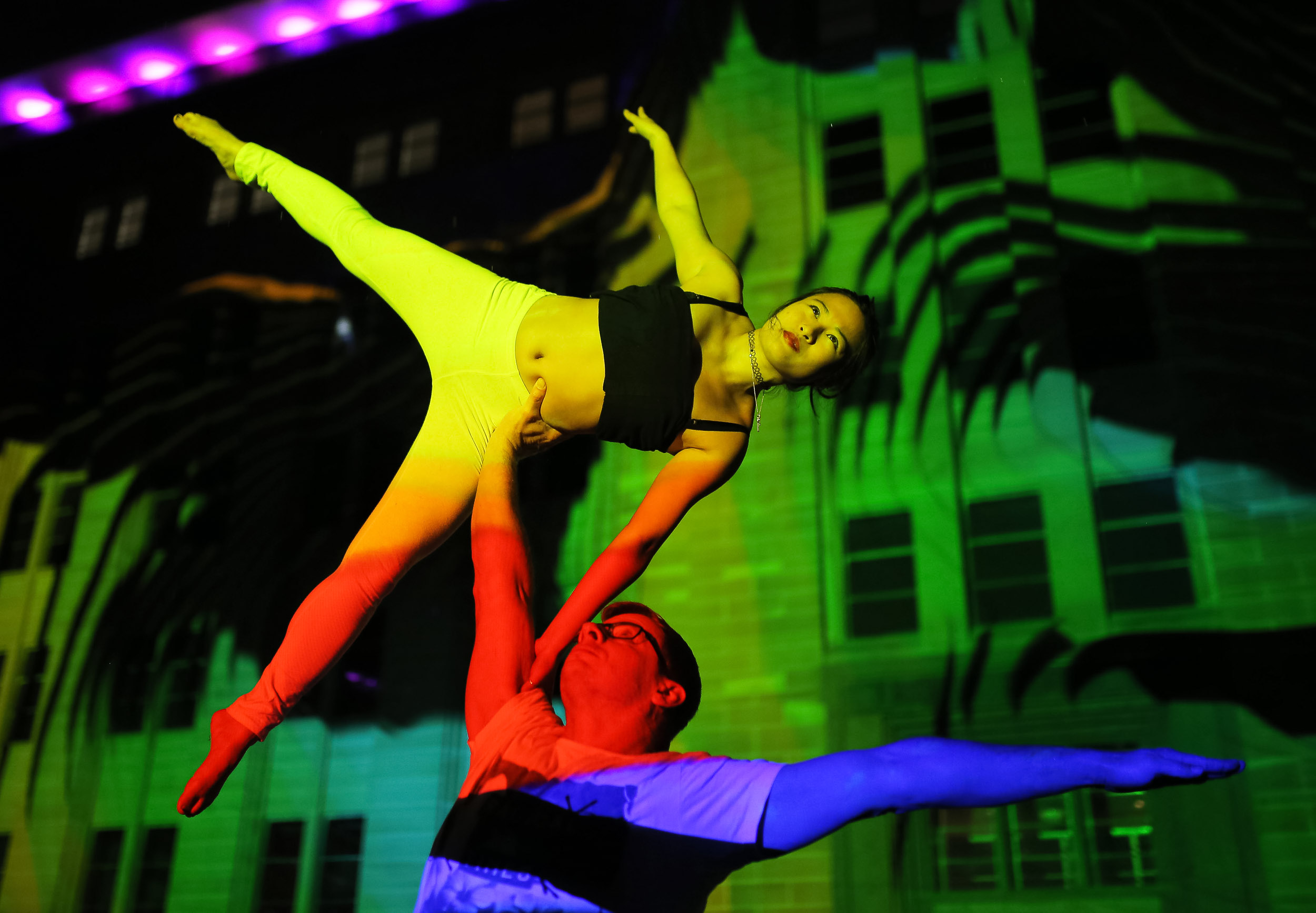  A yoga group named AcroJam Sydney practice poses in front of the illuminated facade of the Museum of Contemporary Art during the Vivid Sydney festival of light and sound in Sydney, Australia May 31, 2017. REUTERS/Steven Saphore 