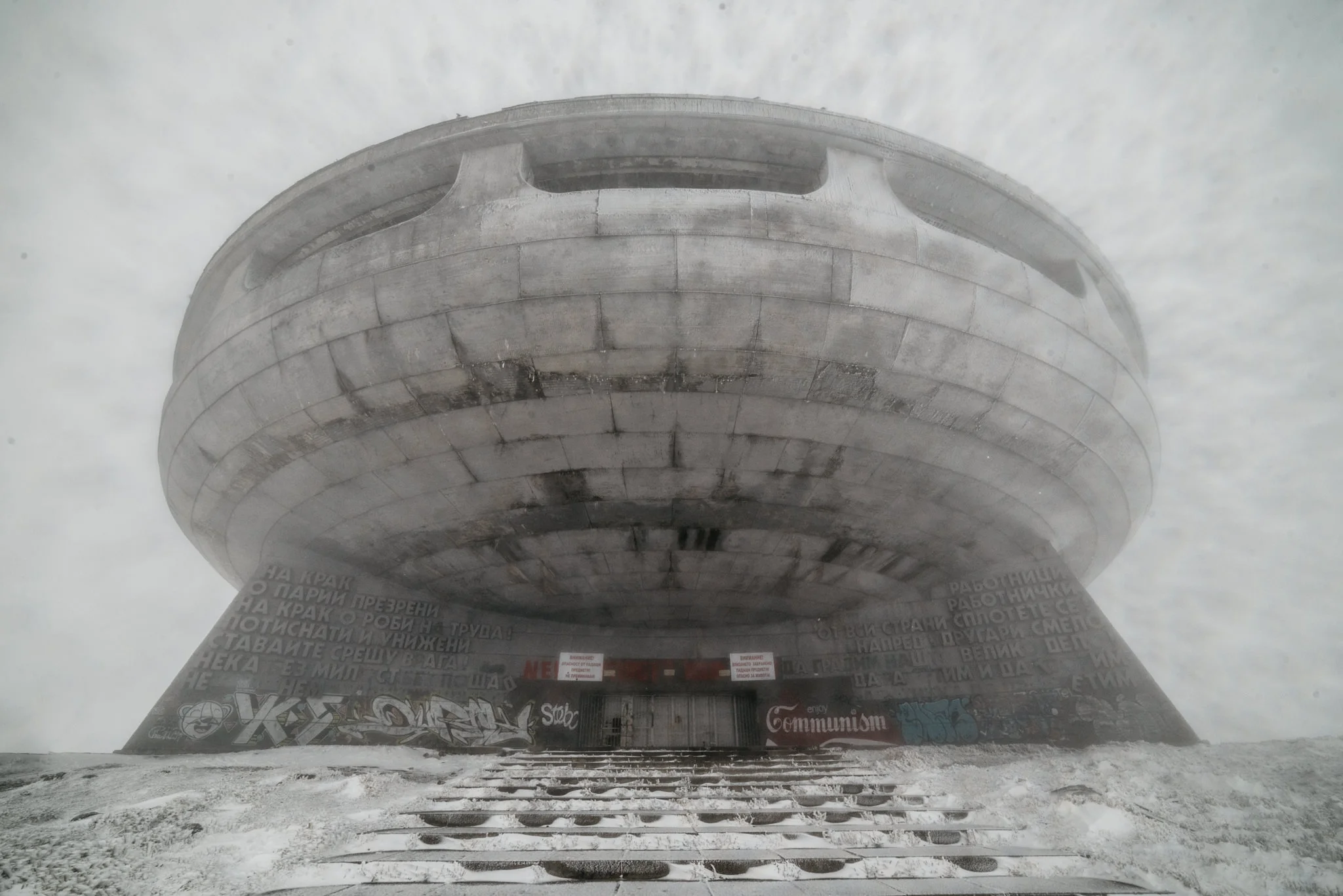 abandoned buzludzha bulgaria