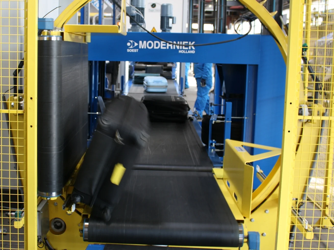 BAGGAGE HANDLING 3.jpg