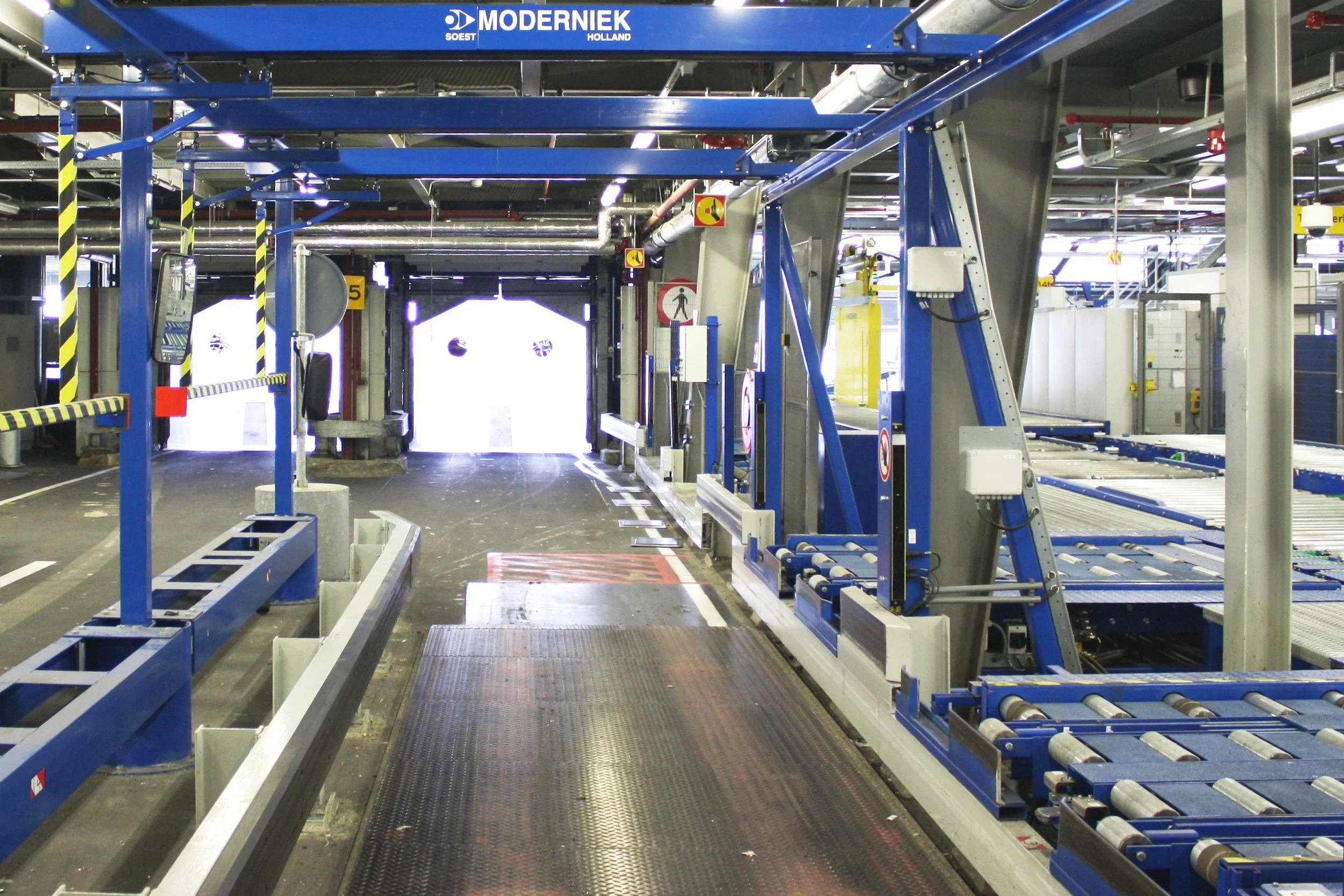 ULD transfer (side dolly)