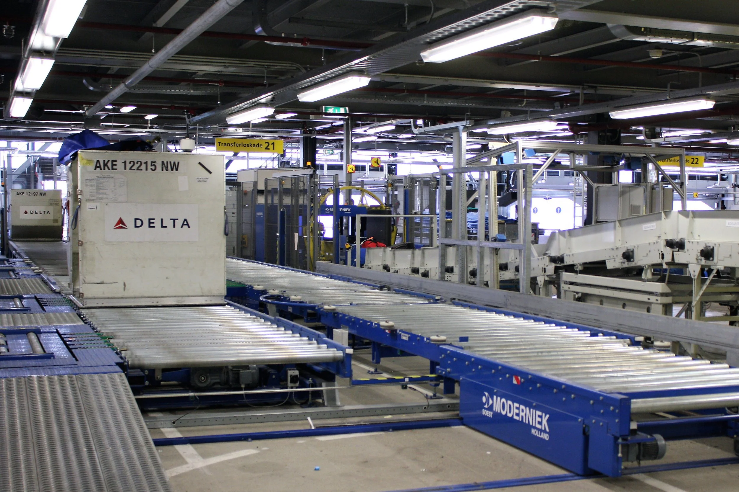 Automatic ULD handling and transport
