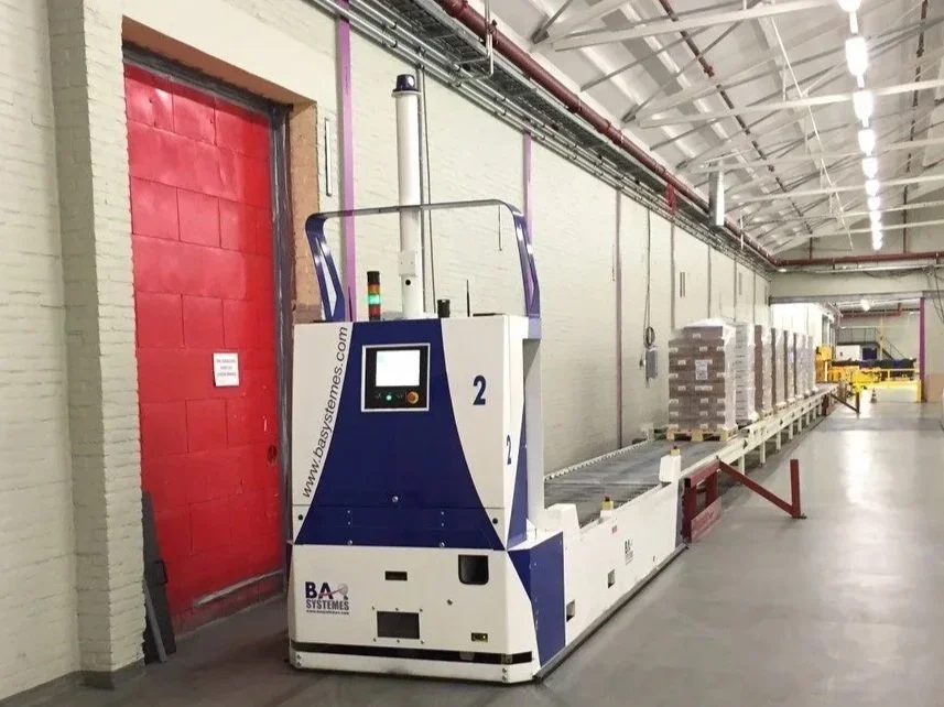 buffering-chain-conveyor-system-pallet-transport-systems-moderniek-7.webp