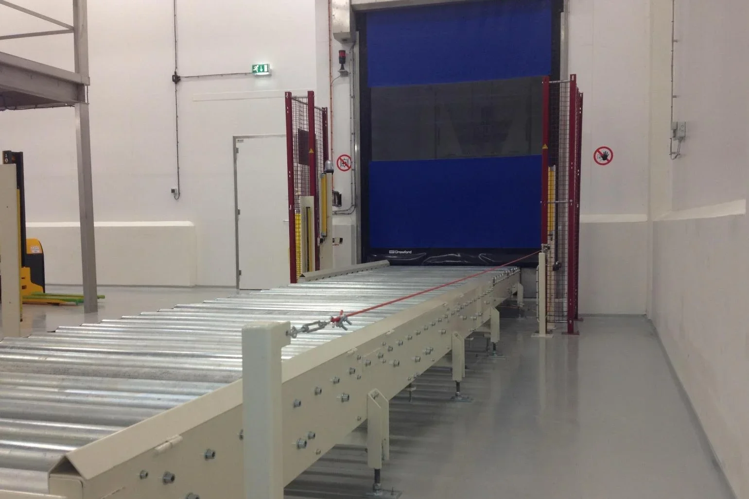 Pallet Conveyor Through High-Speed Door