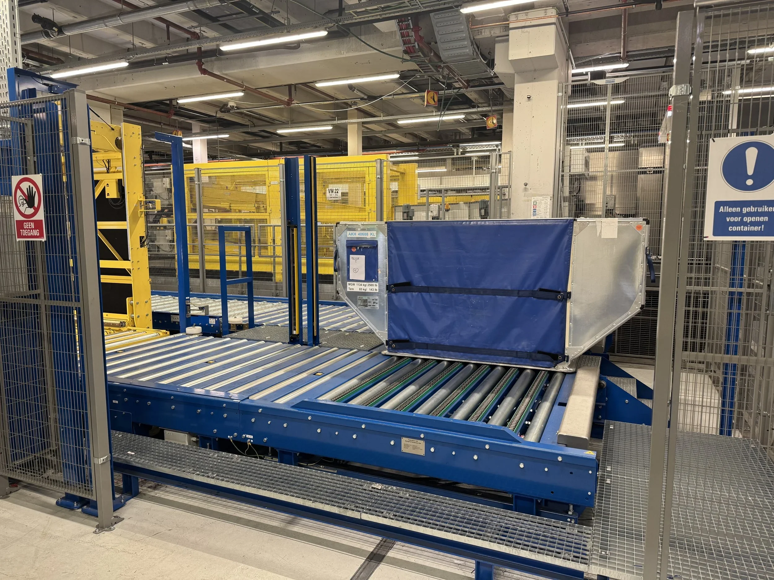 Right-Angle Pallet Transfer Conveyor