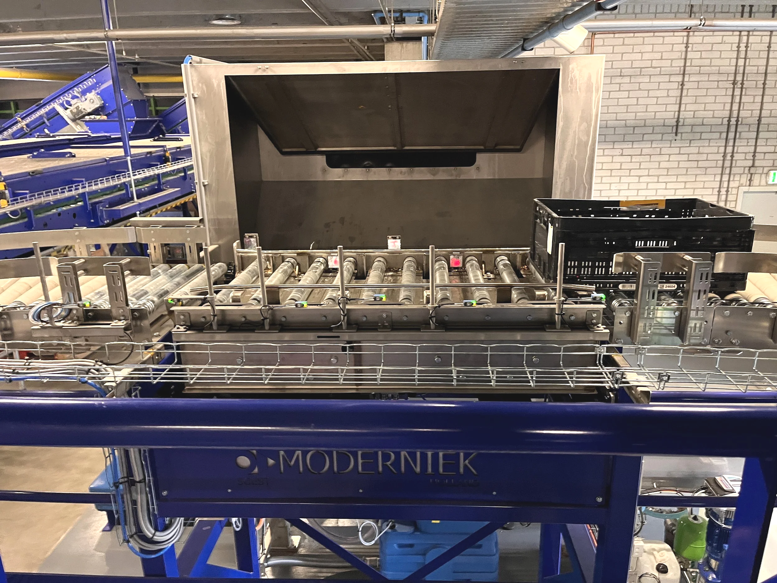Crate Unloading and Destacking System