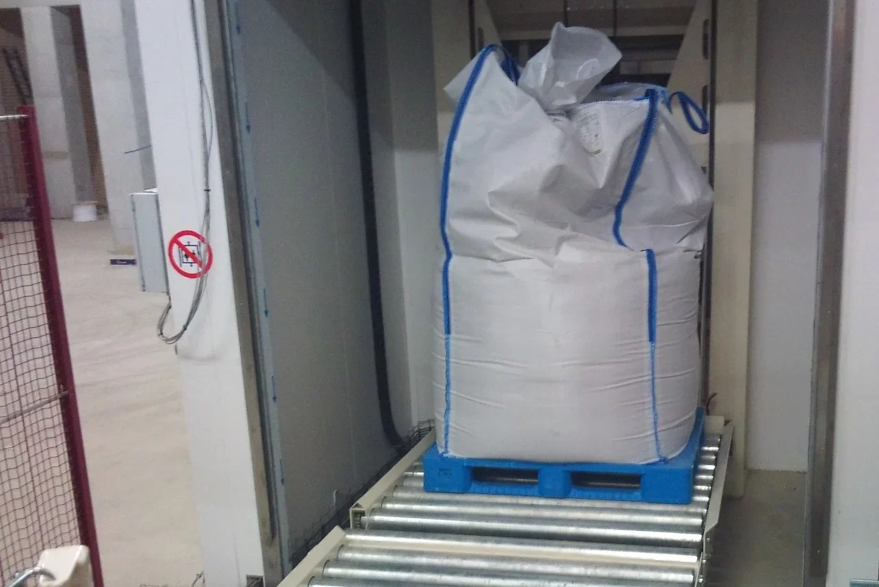 Single-Column Pallet Lift