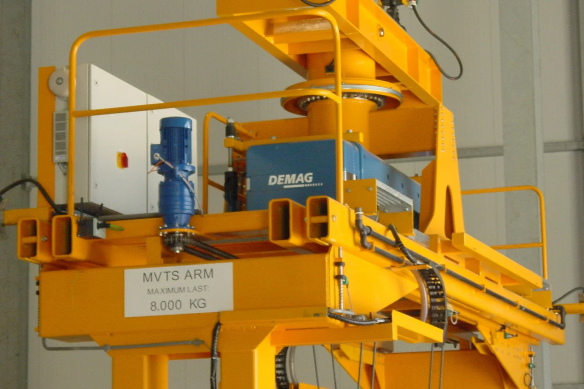 Vacuum Lifting and Tilting Drive System