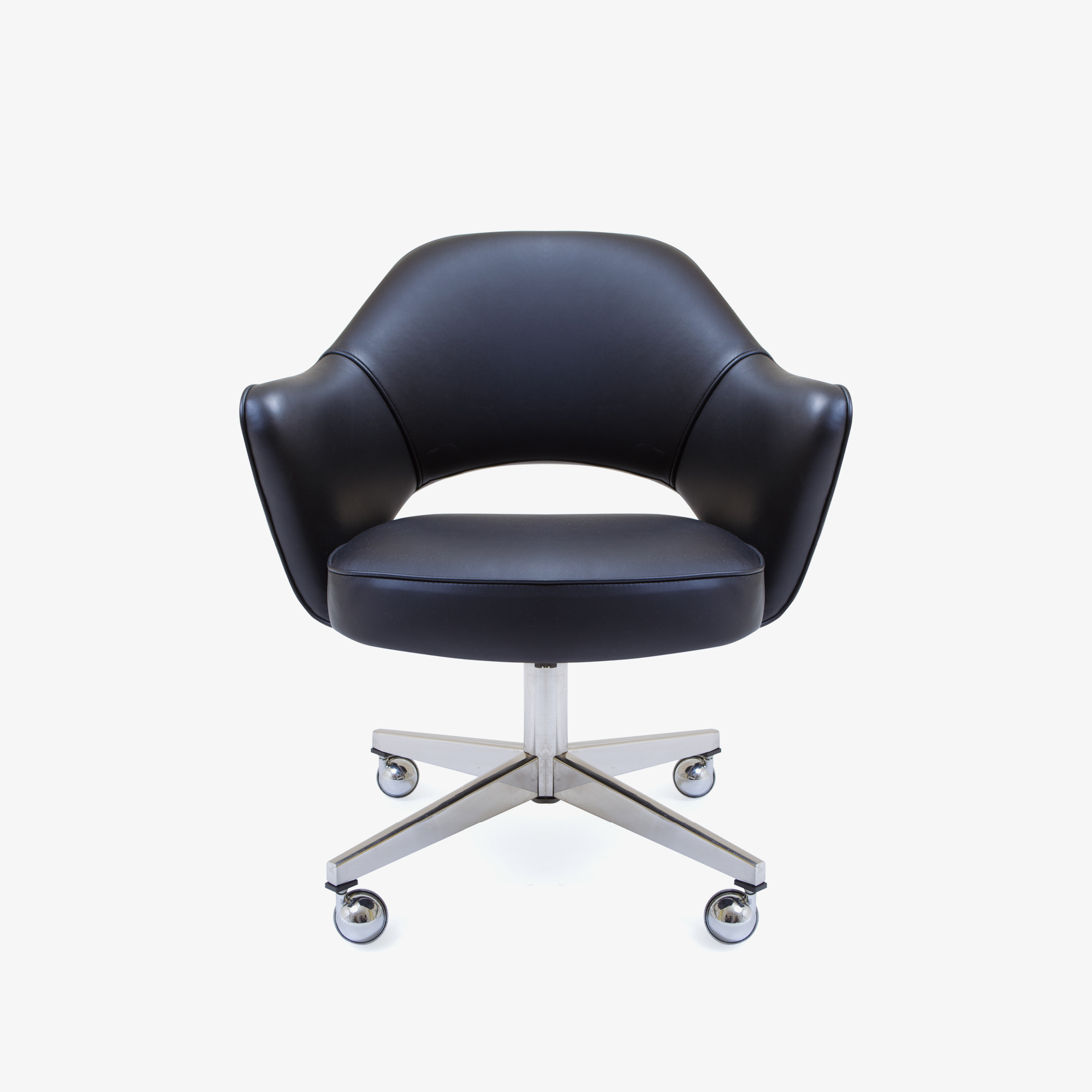 Knoll Saarinen Executive Arm Chair in Leather