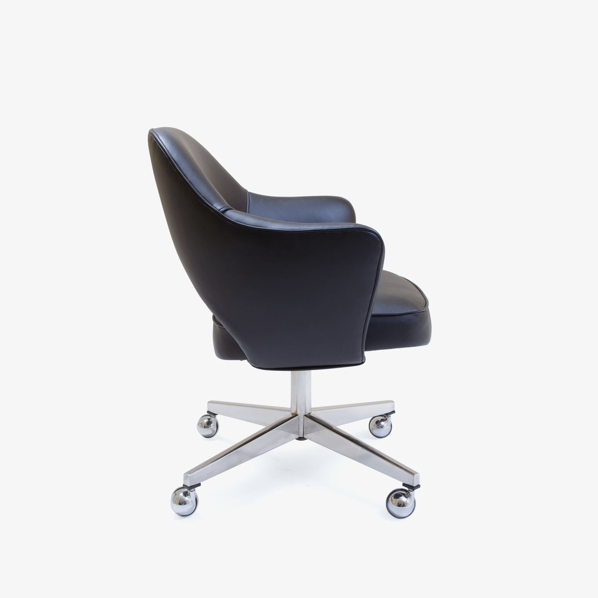 Knoll Saarinen Executive Arm Chair in Leather