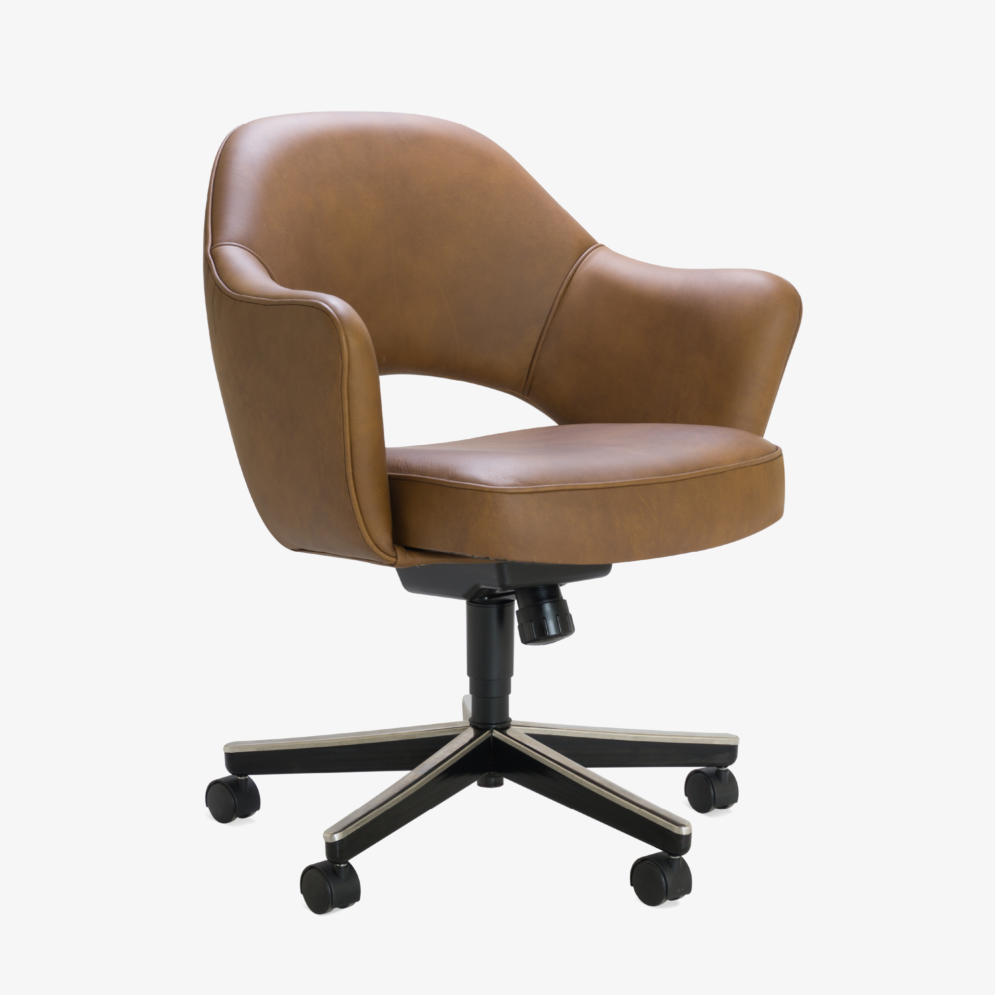Saarinen Executive Arm Chair in Saddle Leather, Swivel Base2.png
