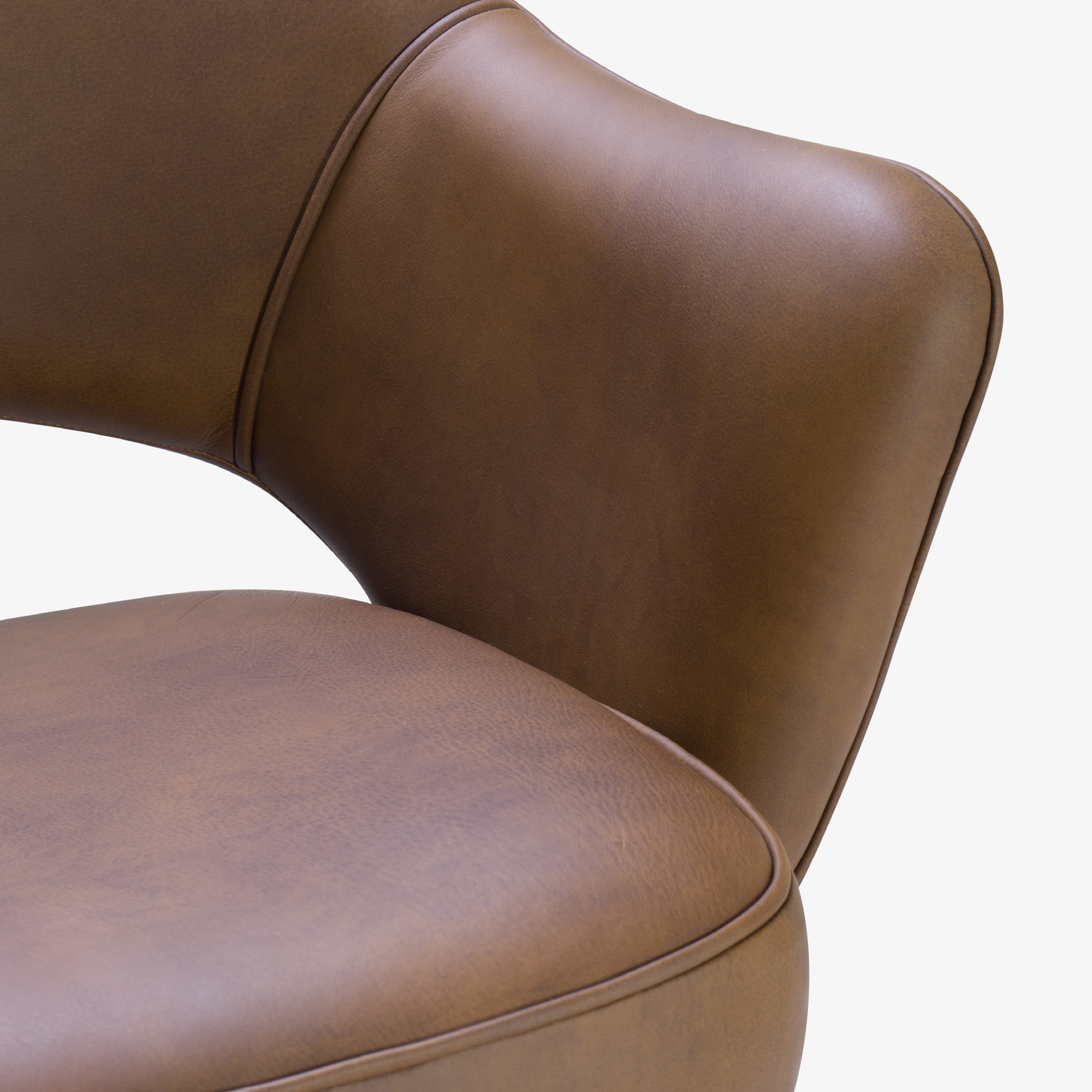 Saarinen Executive Arm Chair in Saddle Leather, Swivel Base6.png