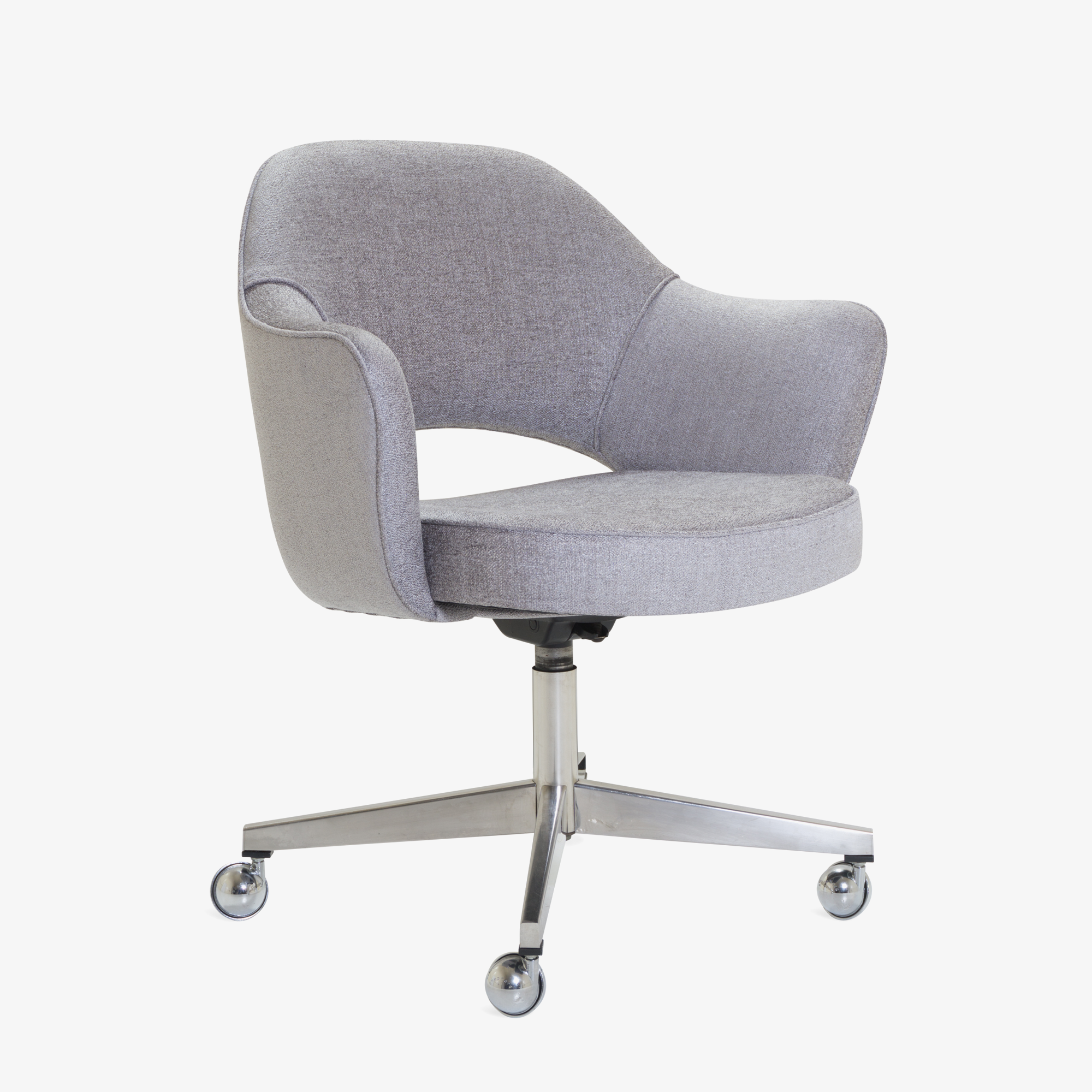 Saarinen Executive Arm Chair in Sterling, Swivel Base.png