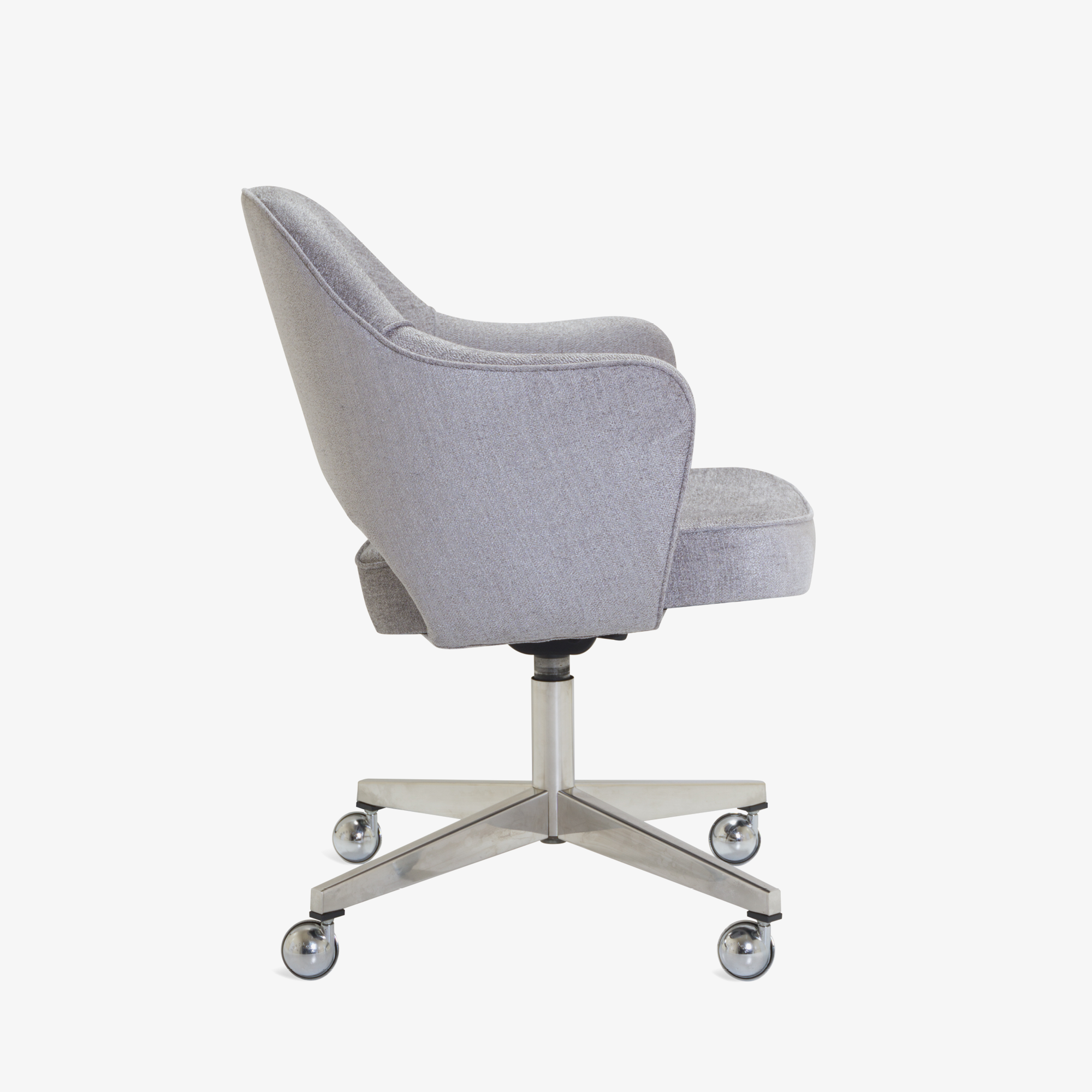 Saarinen Executive Arm Chair in Sterling, Swivel Base3.png