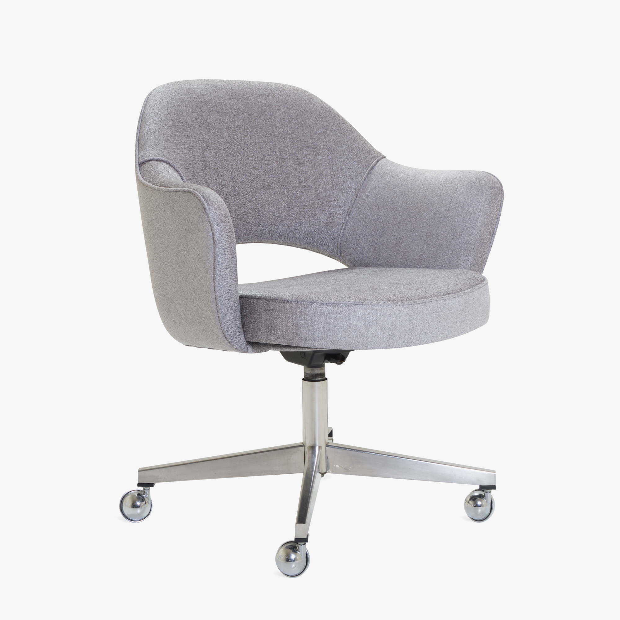Saarinen Executive Arm Chair in Bouclé