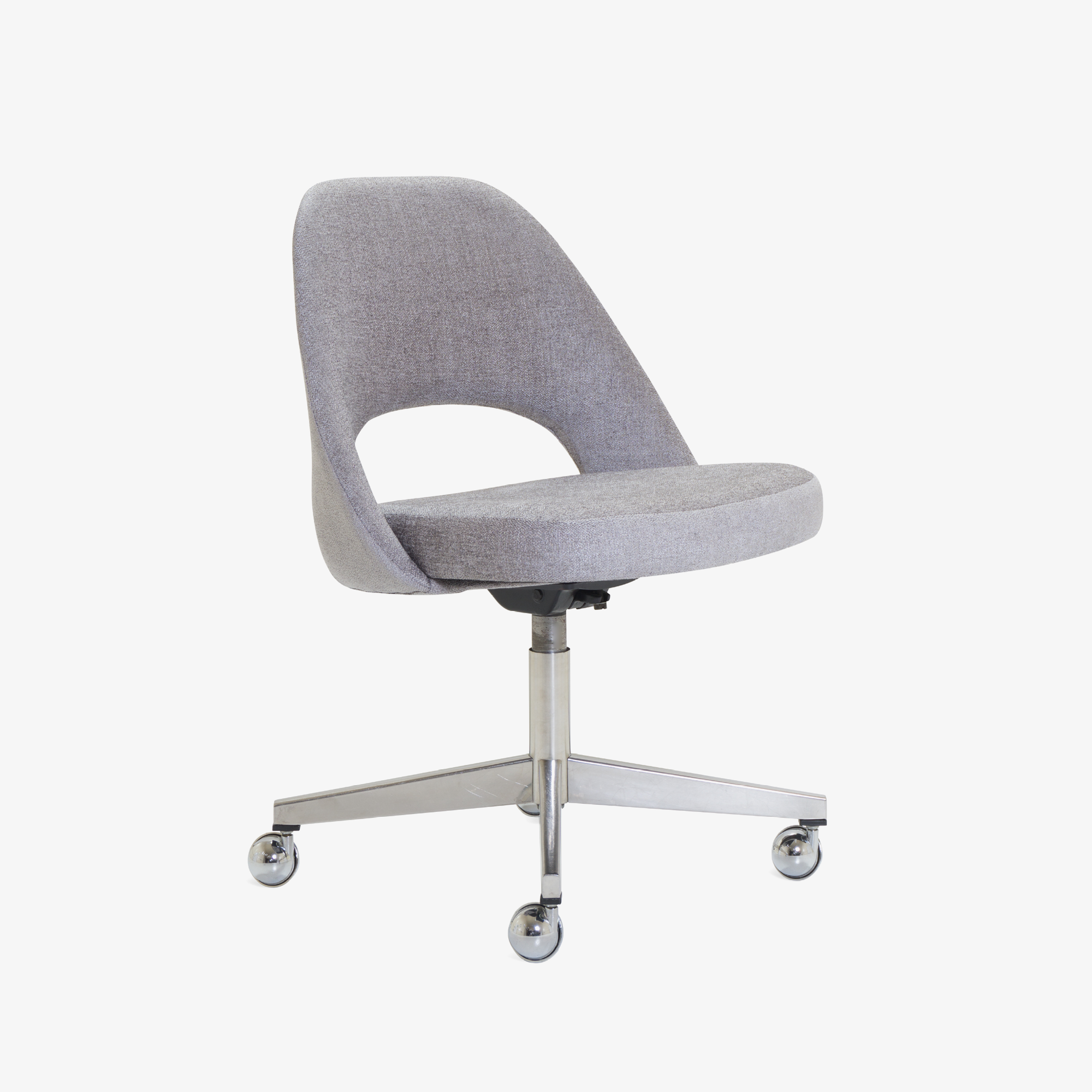 Saarinen Executive Armless Chair in Bouclé