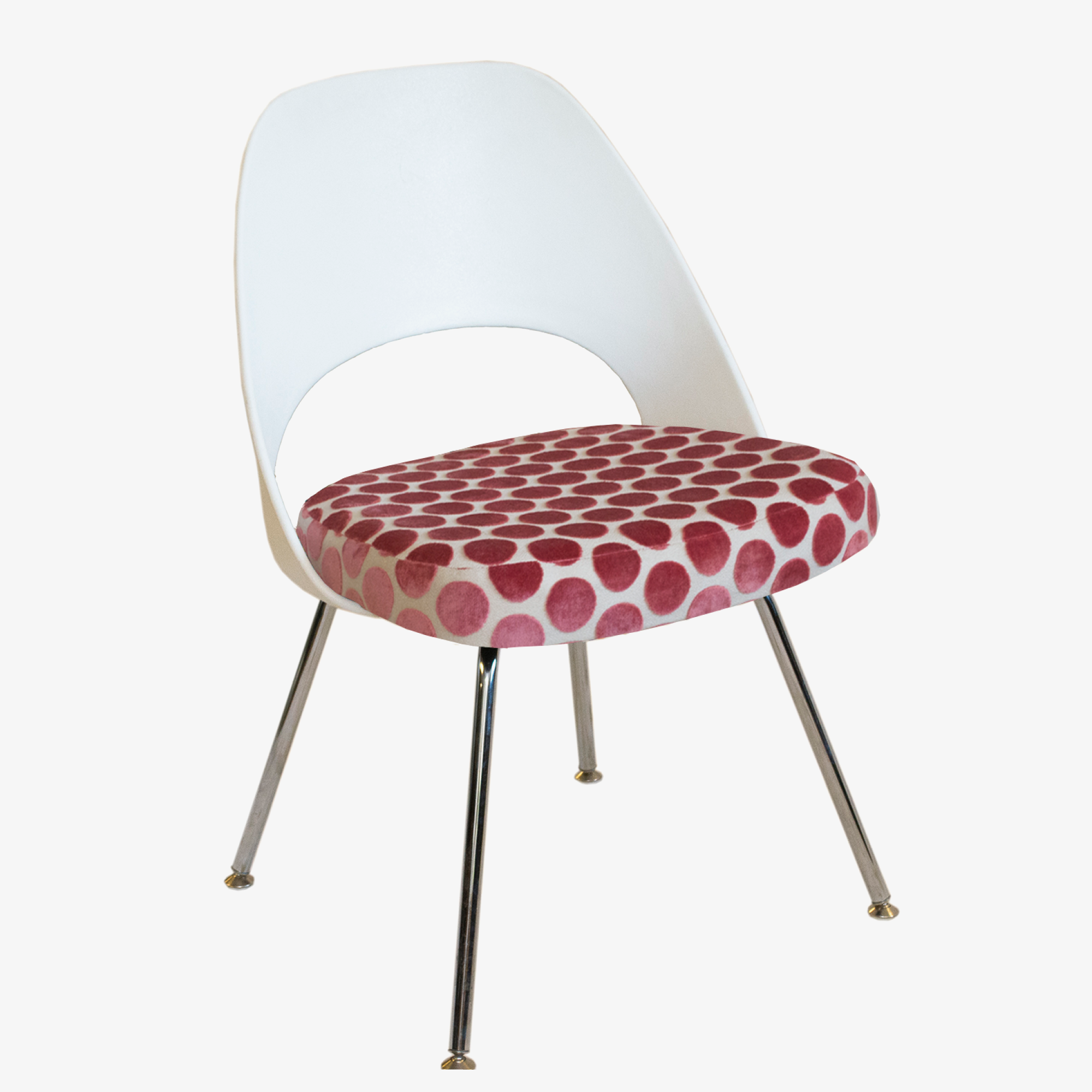 Eero Saarinen White Plastic with Pink Dots 2.png