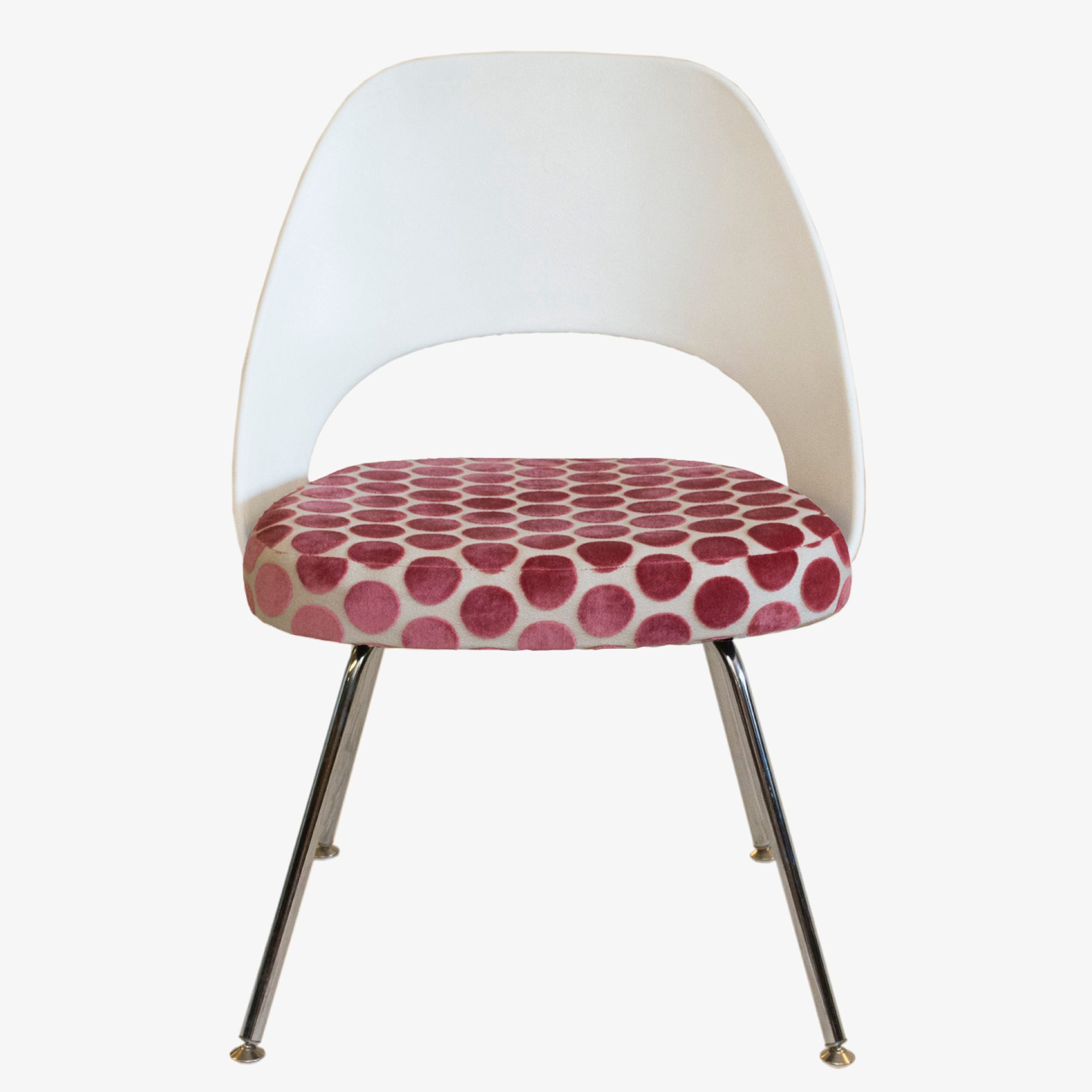 Eero Saarinen White Plastic with Pink Dots 1.png