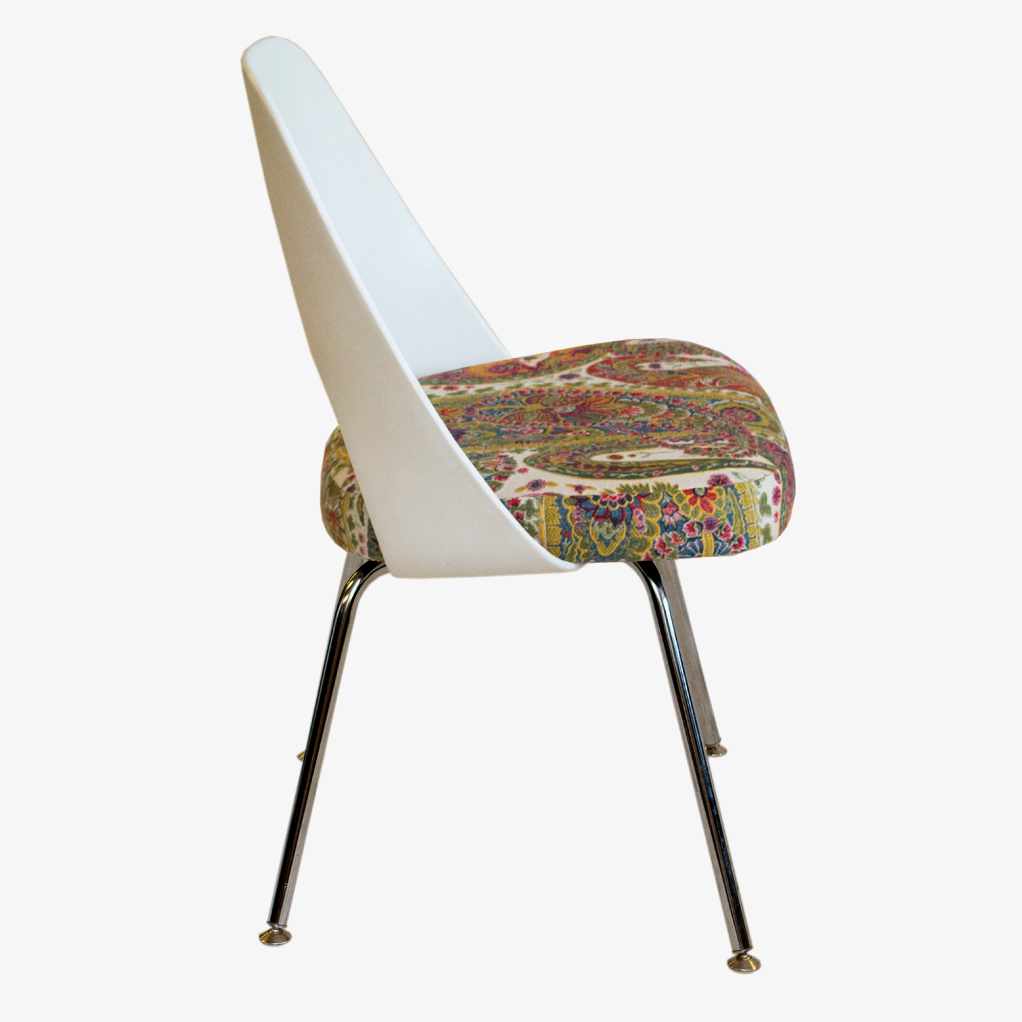 Eero Saarinen White Plastic in Paisley 3.png