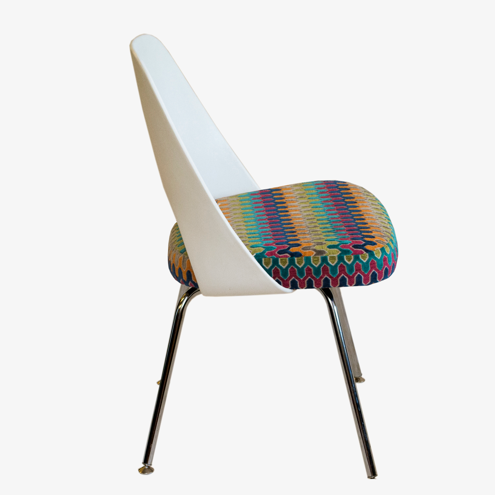 Eero Saarinen White Plastic in Colorful ZigZag 3.png