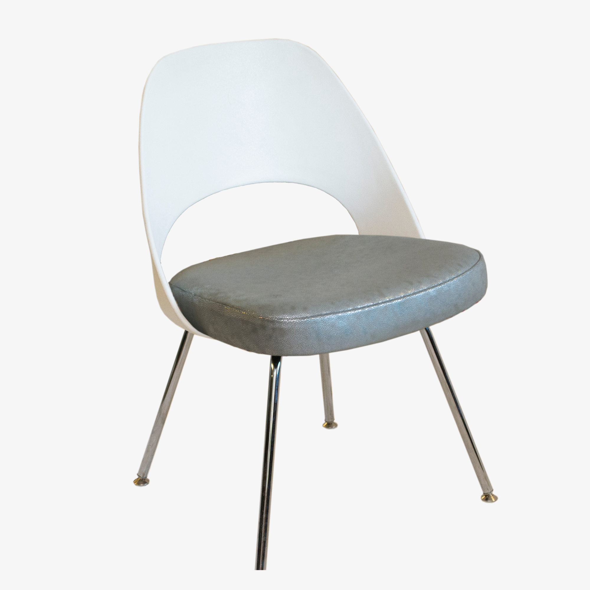 Eero Saarinen White Plastic in Space Age Silver Leather 2.png
