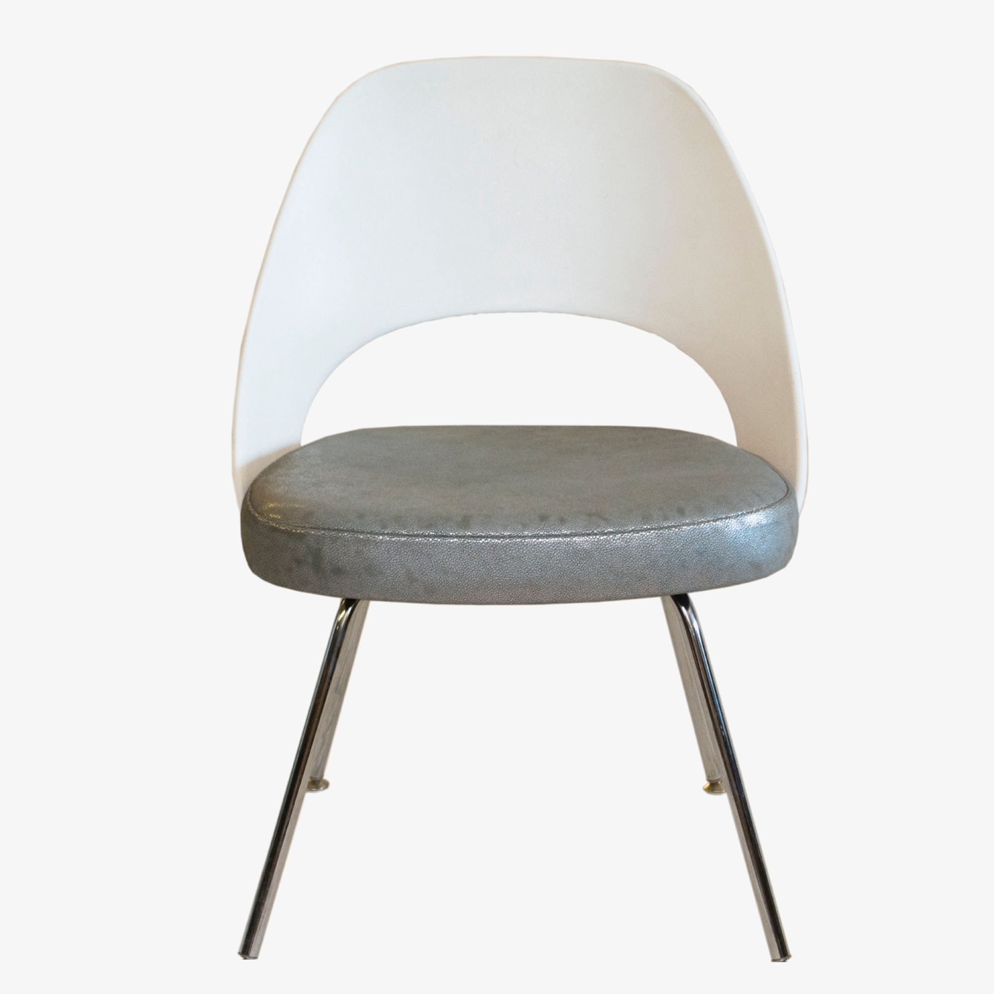 Eero Saarinen White Plastic in Space Age Silver Leather 1.png