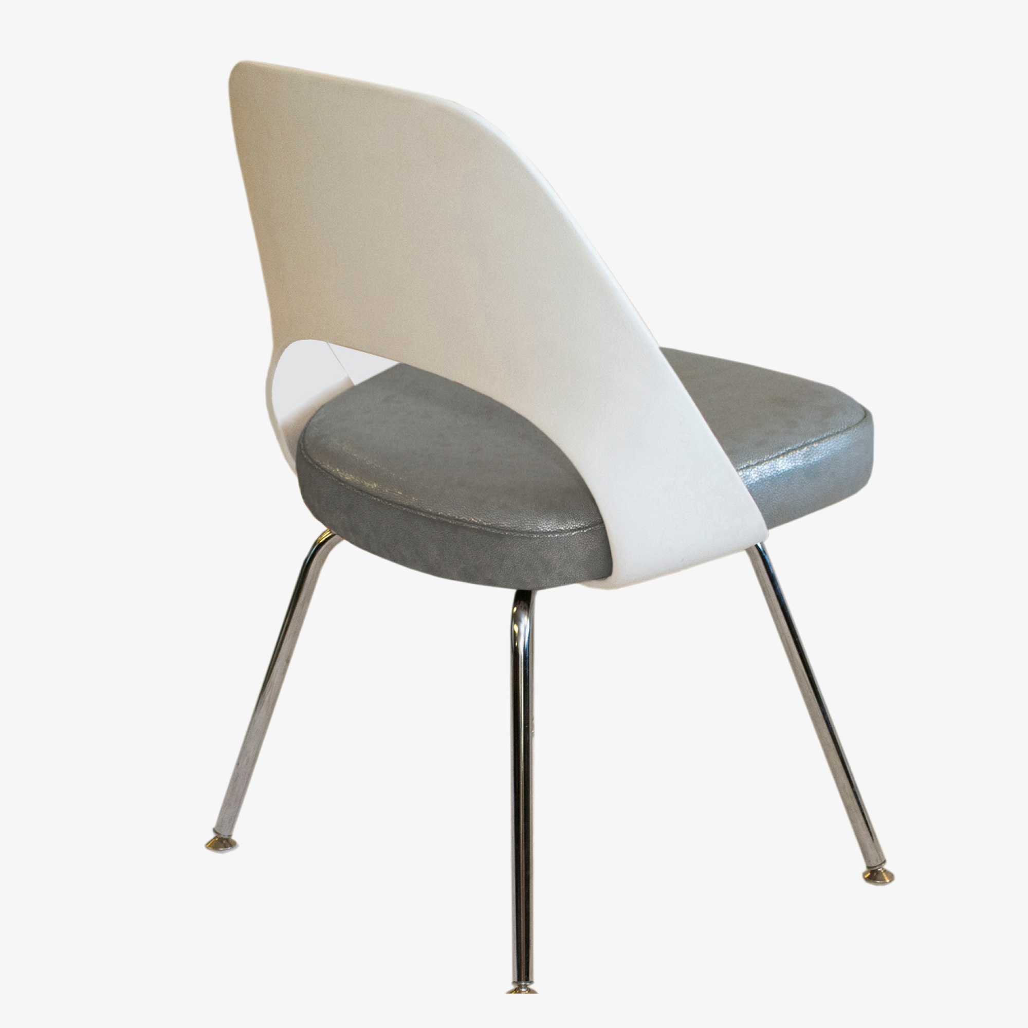 Eero Saarinen White Plastic in Space Age Silver Leather 4.png