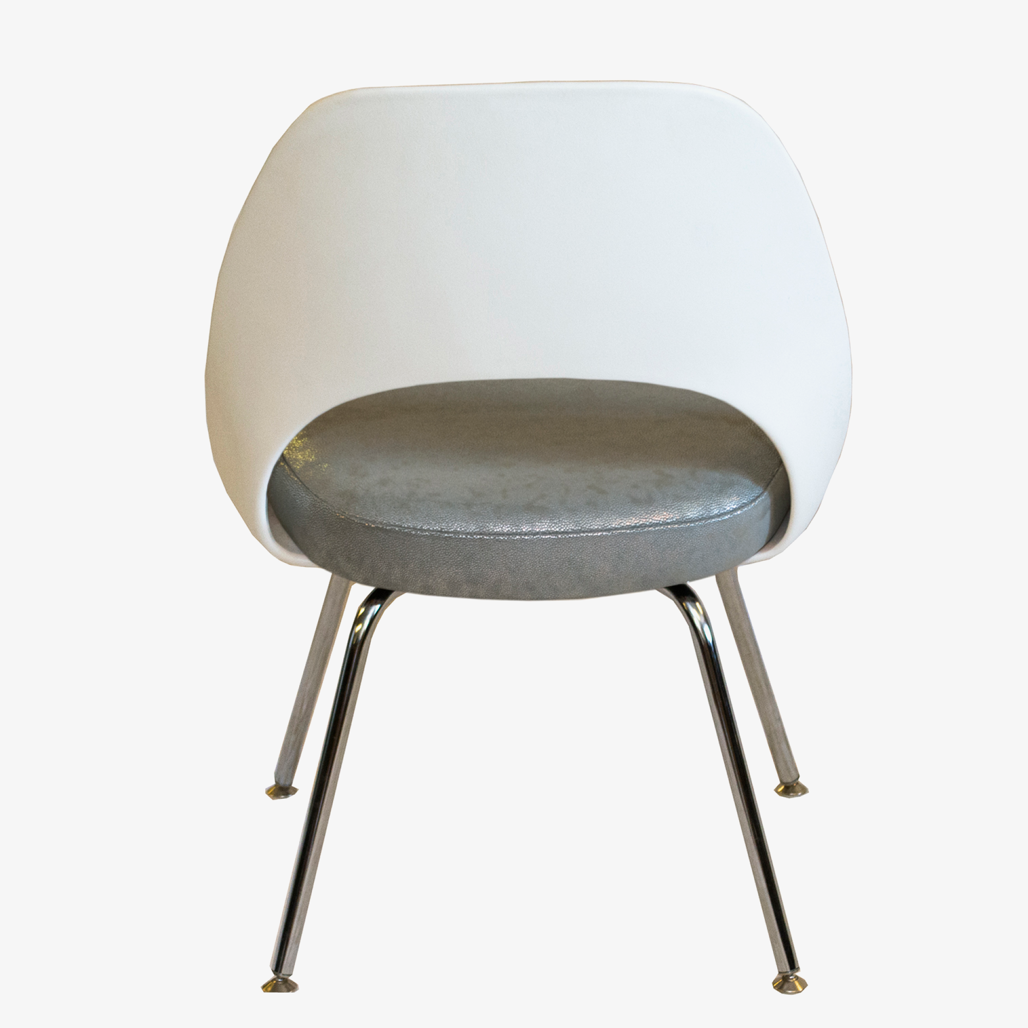 Eero Saarinen White Plastic in Space Age Silver Leather 5.png