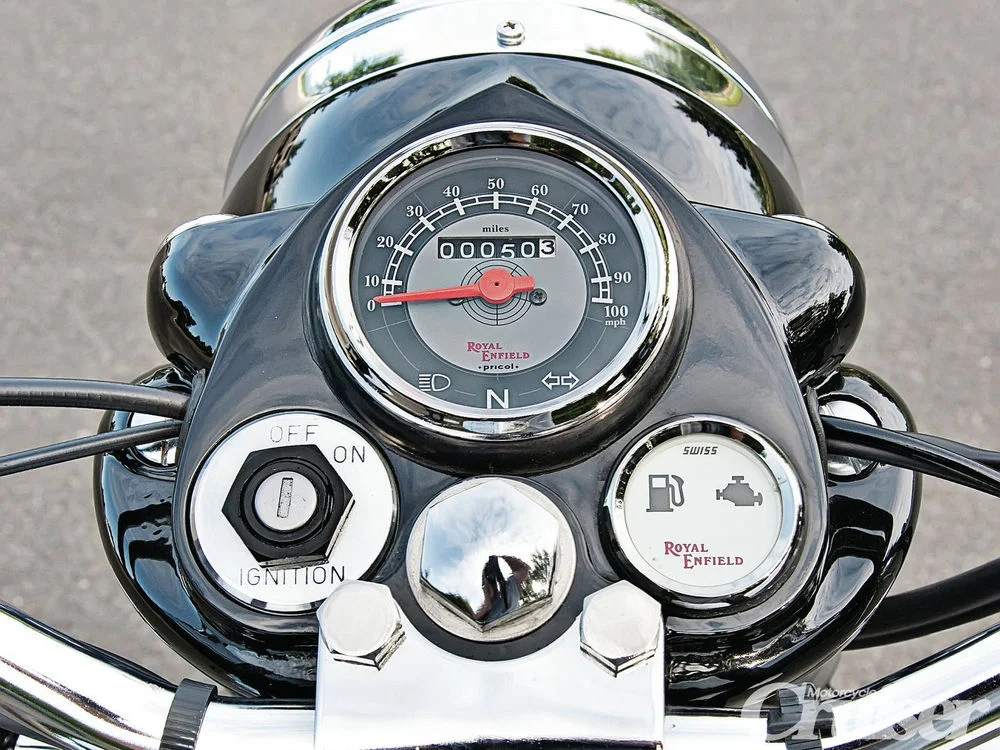 1202-crup-05-o+2011-royal-enfield-bullet-g5-deluxe+.jpg