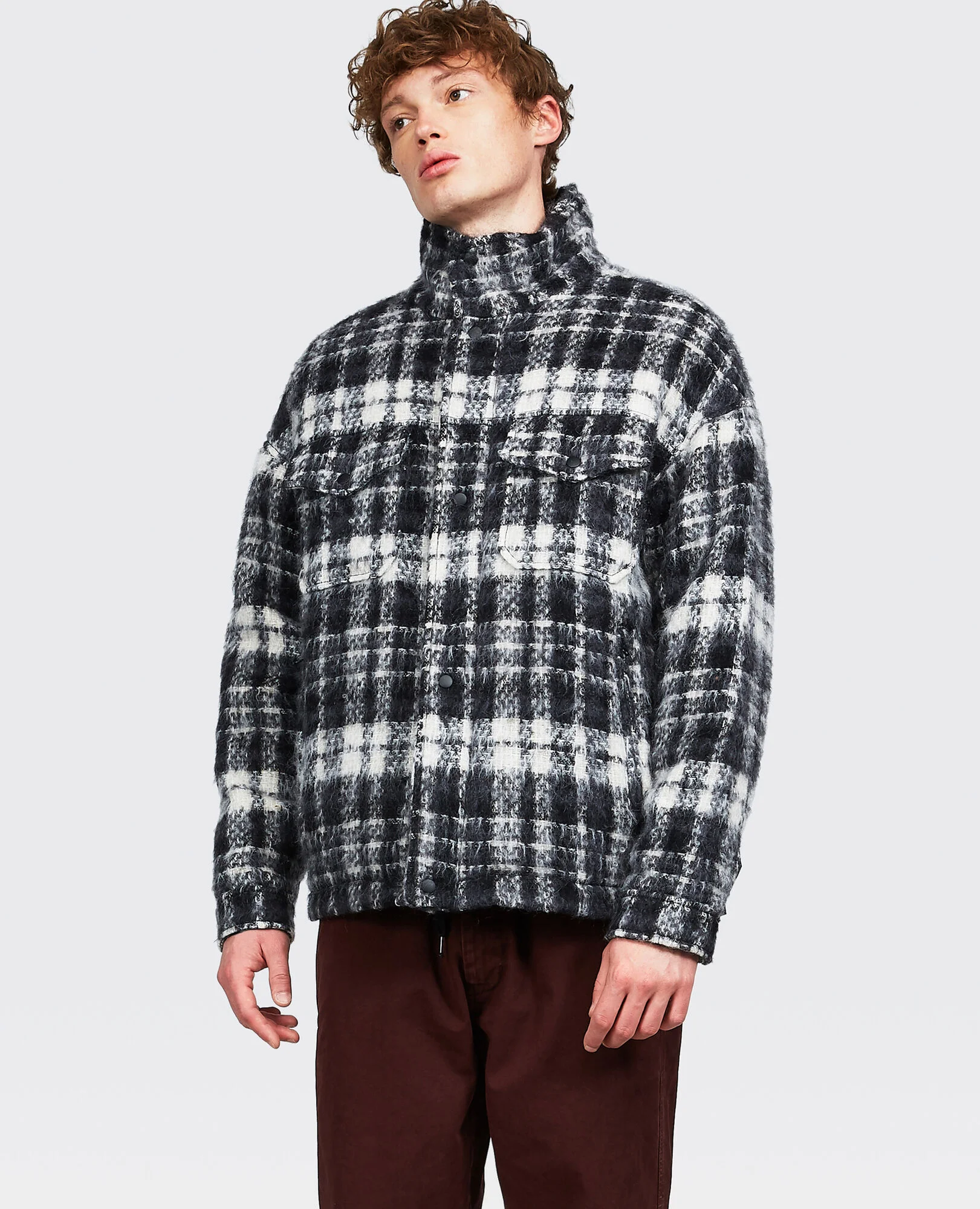 33% Mohair 32% Wool 16% Polyamide 15% Acrylic 4% Alpaca