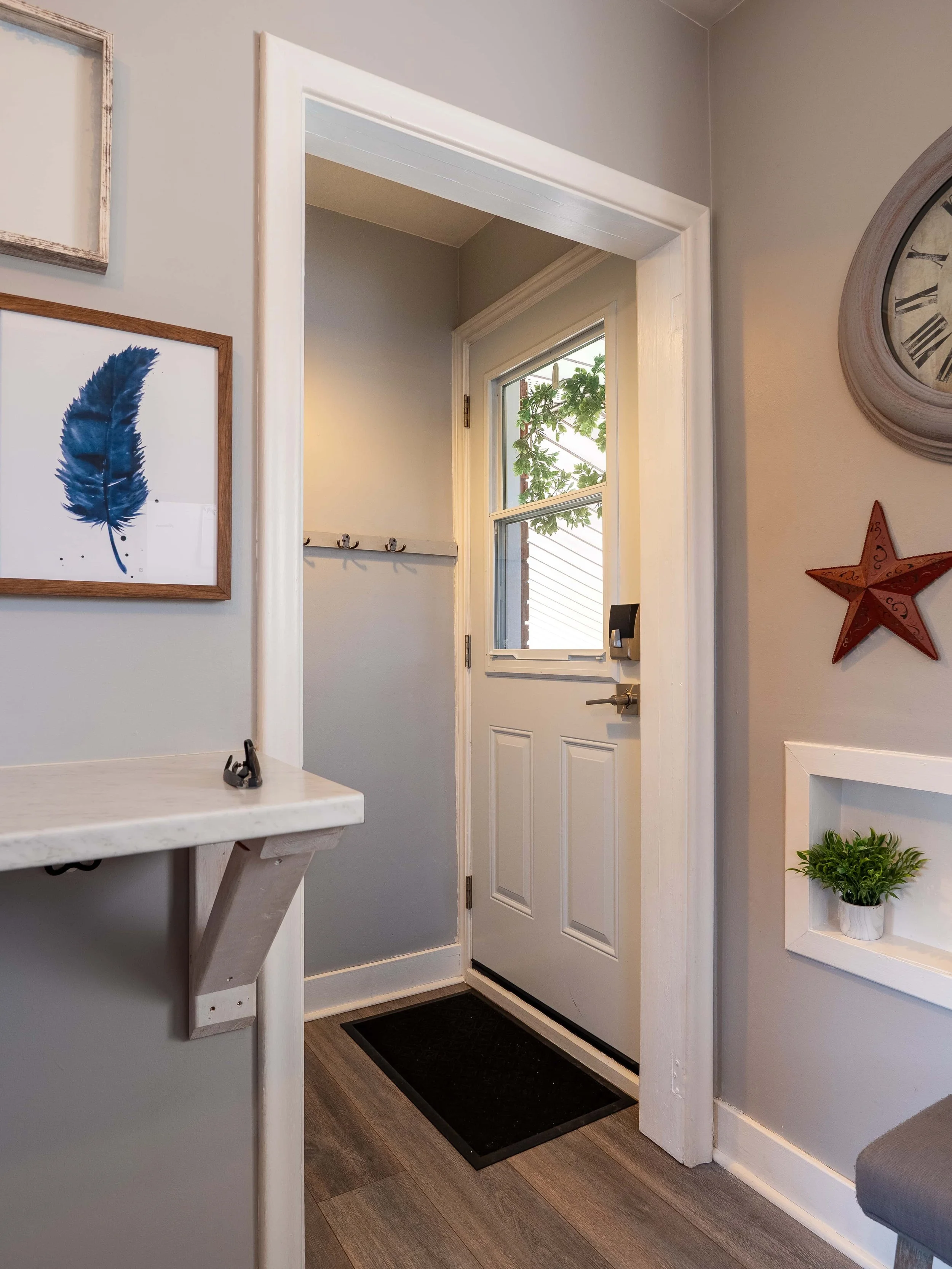 423 Grantham Ave-18.jpg