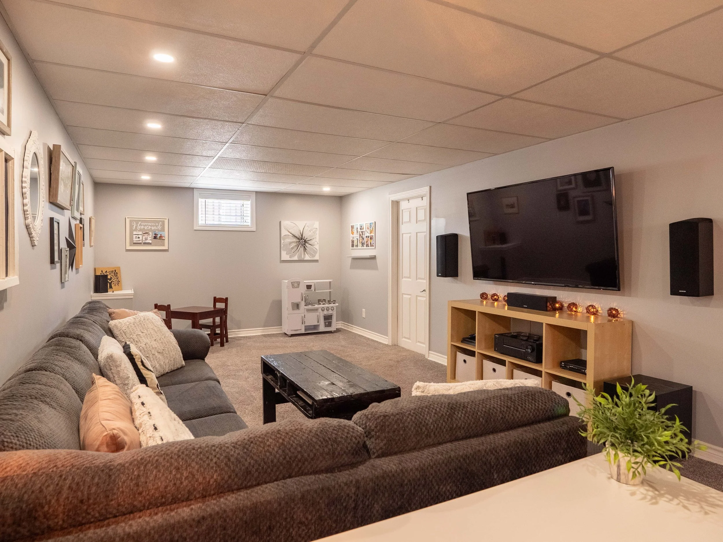 423 Grantham Ave-23.jpg