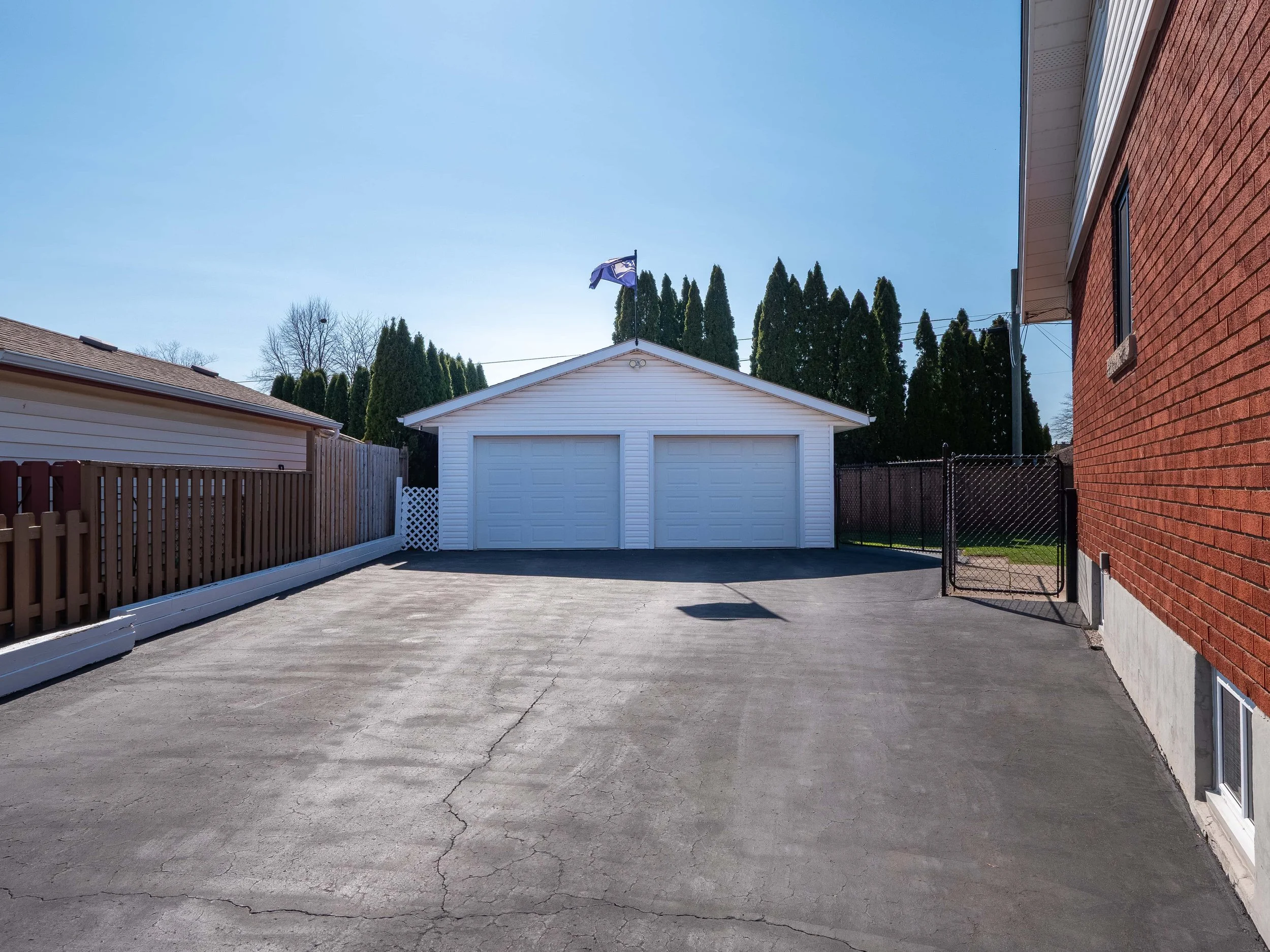 423 Grantham Ave-32.jpg