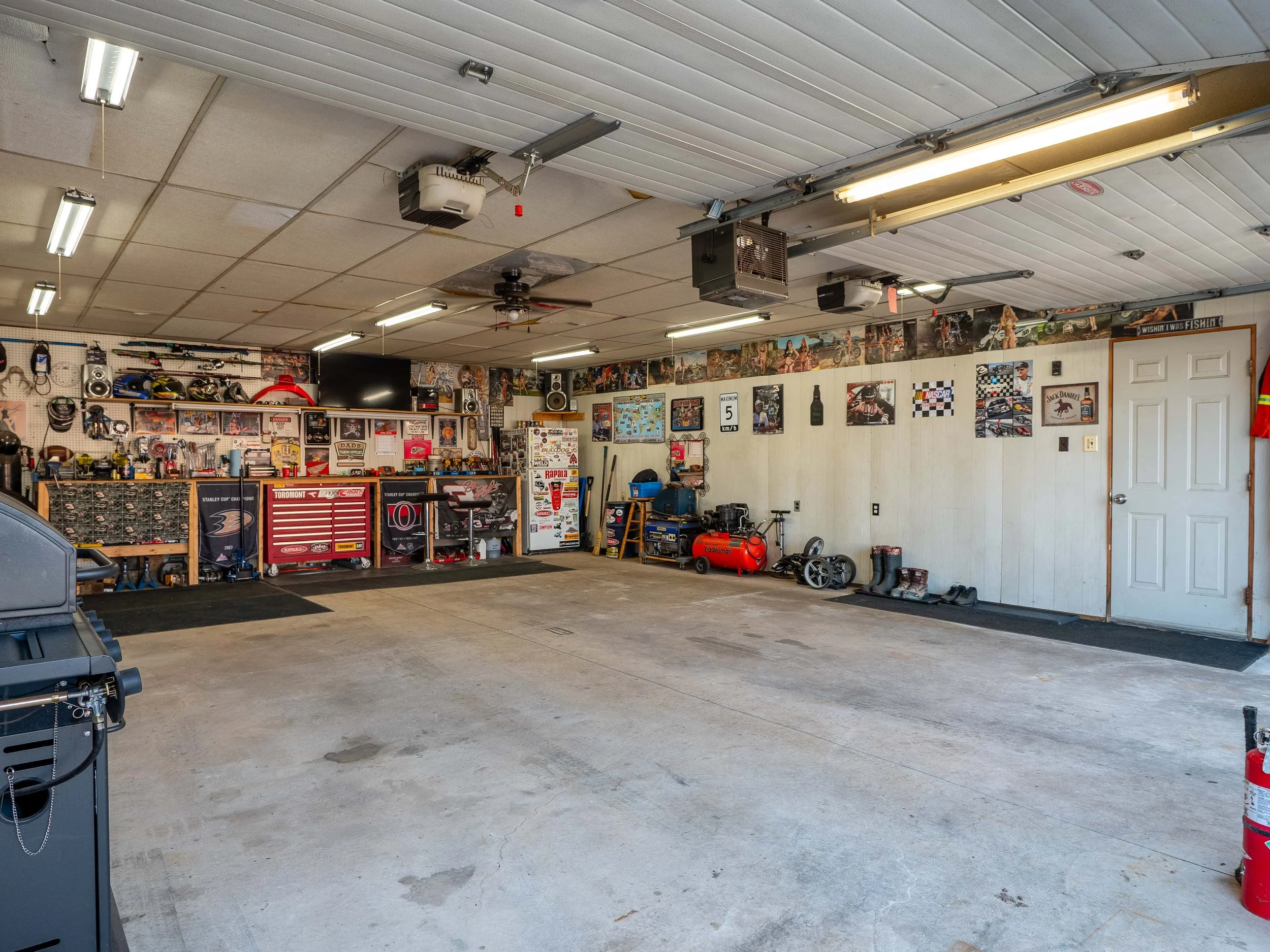 423 Grantham Ave-33.jpg