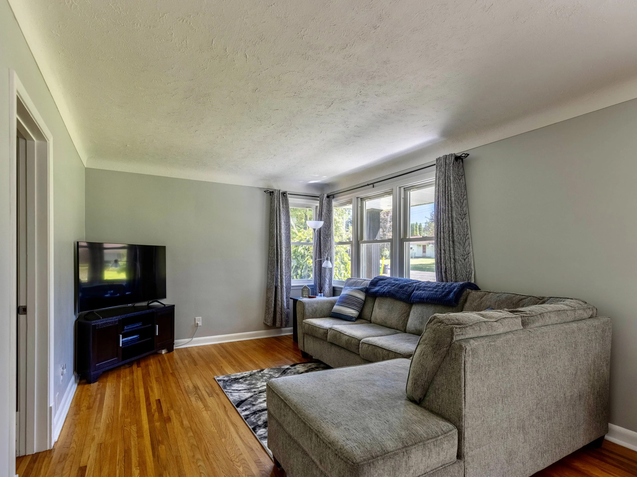 1180 Sunset Dr-11.jpg