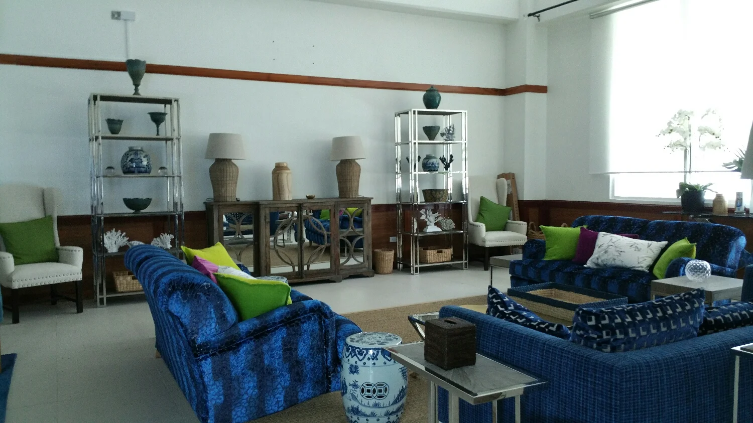 The wood and rope materials lining the accenting pieces is a true call to our Caribbean routes while adding that modern strike of electric blues and chrome