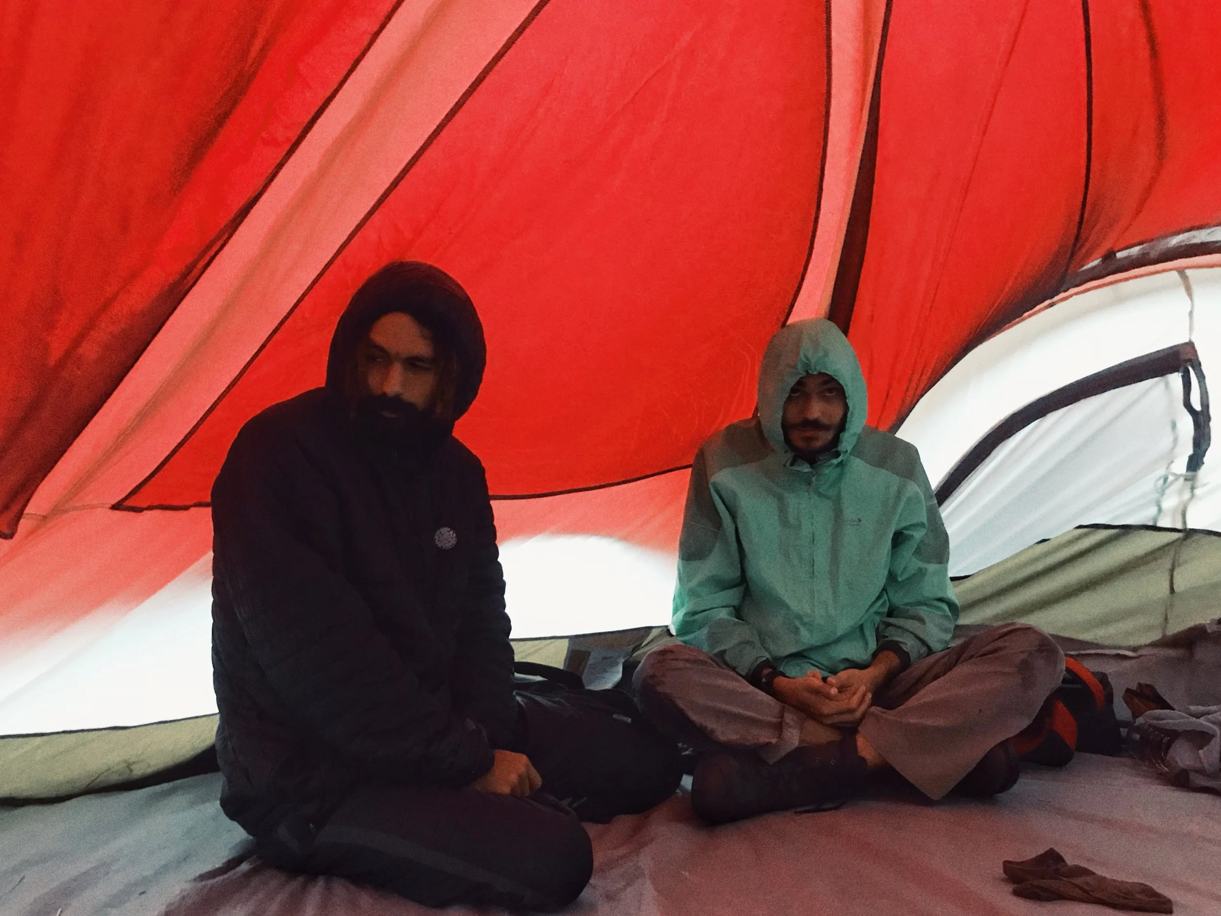 05:57am p.c.:Tolga Akcayli - Kai and I holding the tent up with our backs.