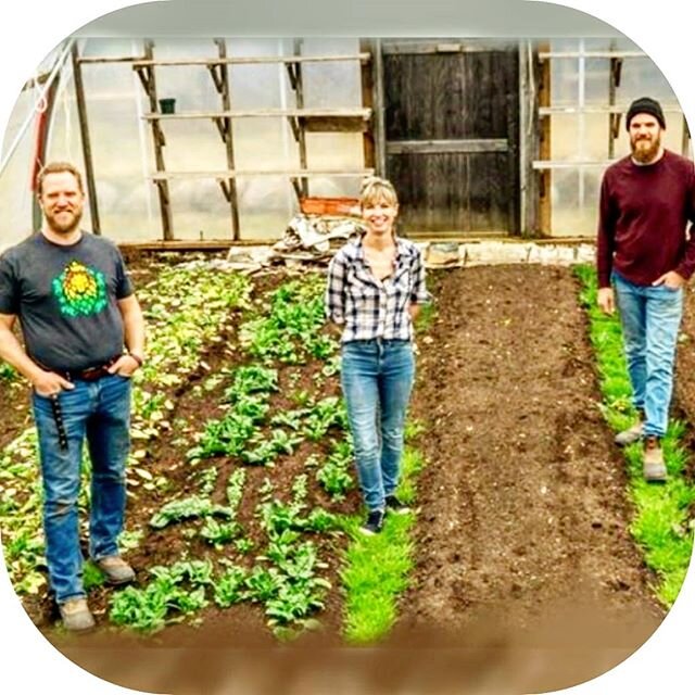 Congrats to Bart, Rachel and Evain and all the emerging entrepreneurs who are stepping up and providing fresh food to people who are isolated #whenthingsgettoughthetoughgetgoing @bellrootsfarm www.farm2door.ca @fromfarm2door 705-209-1646