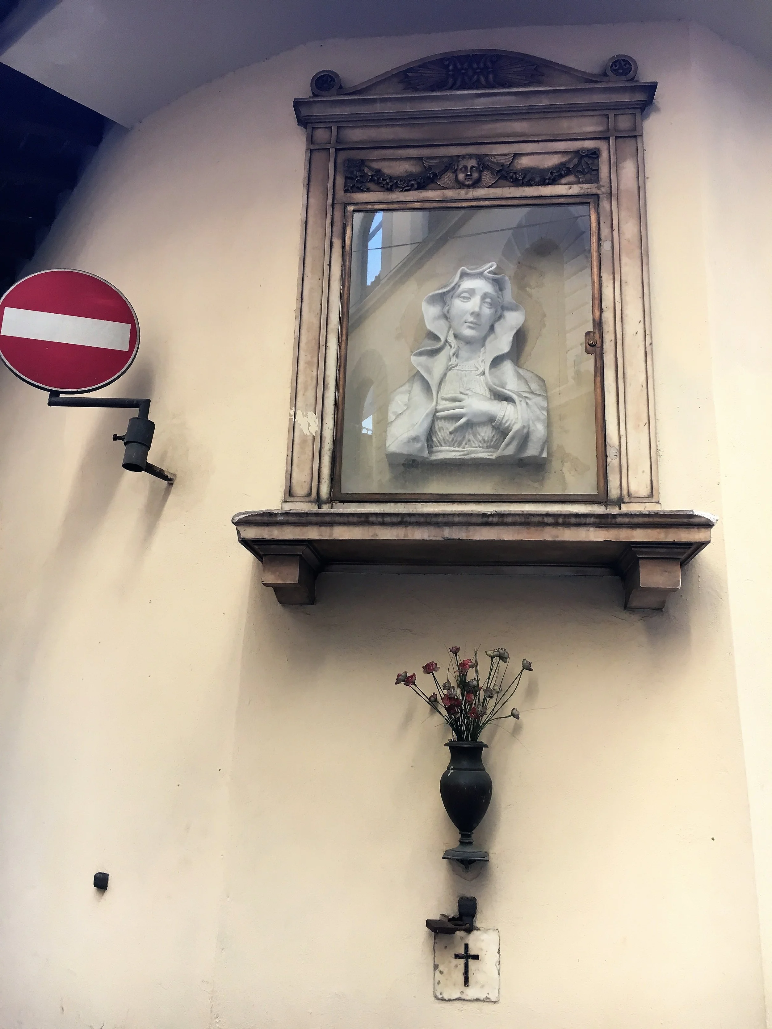 A street corner, Florence, December 2016.