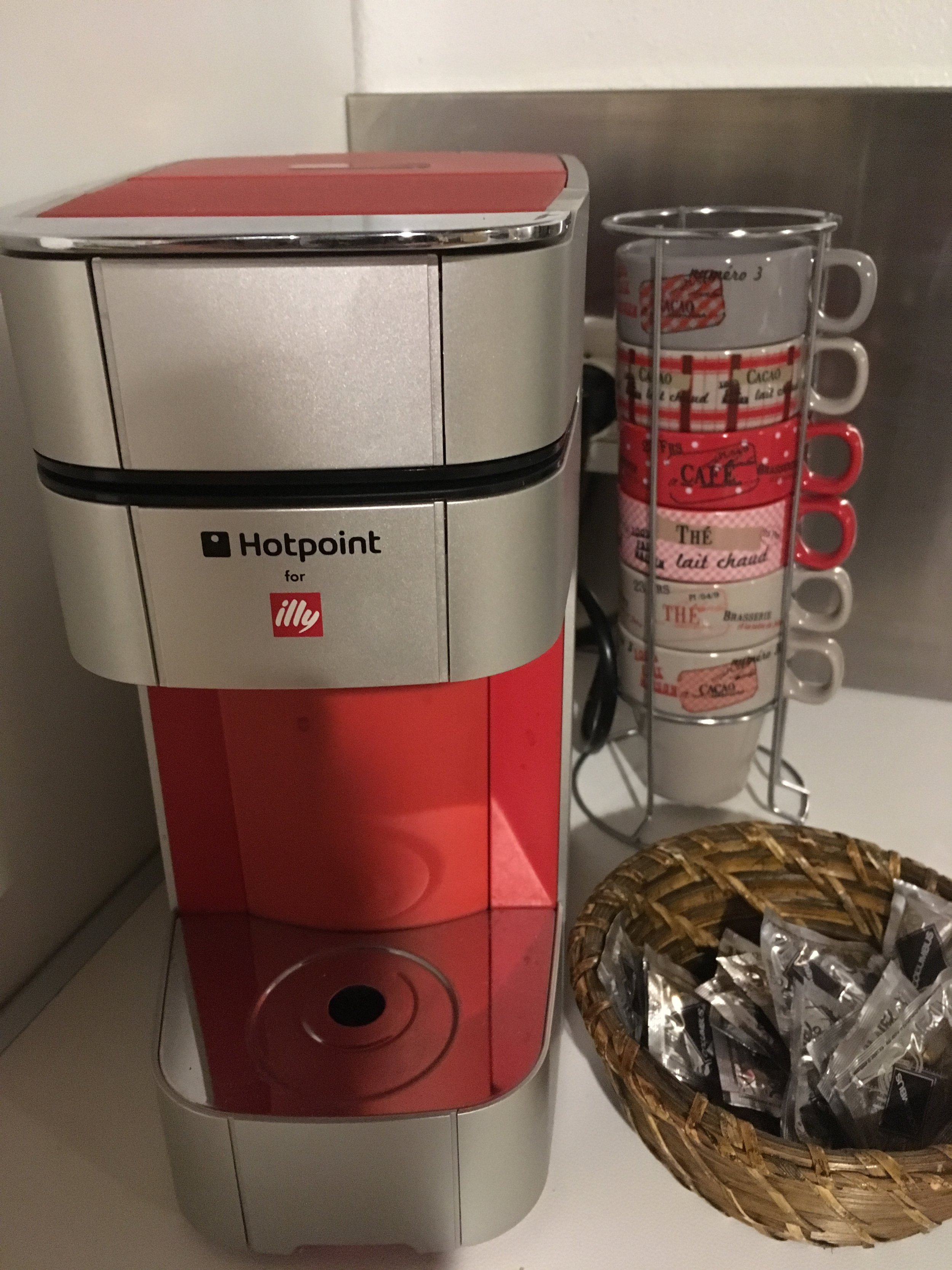 Red Hotpoint CMHPCGB0 Compact Espresso Machine 240 W 